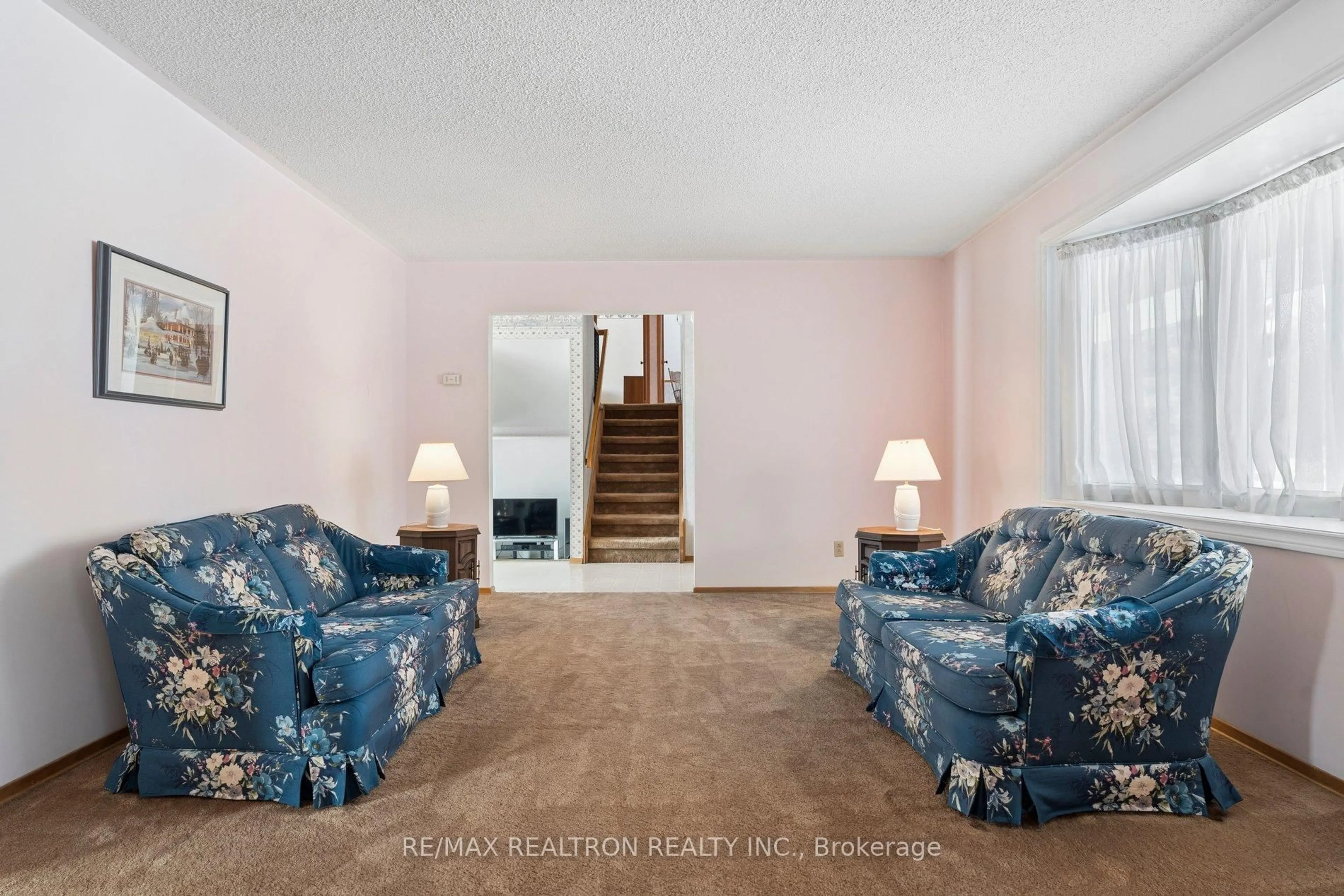 Living room with furniture, carpet floor for 21084 Woodbine Ave, East Gwillimbury Ontario L0G 1R0