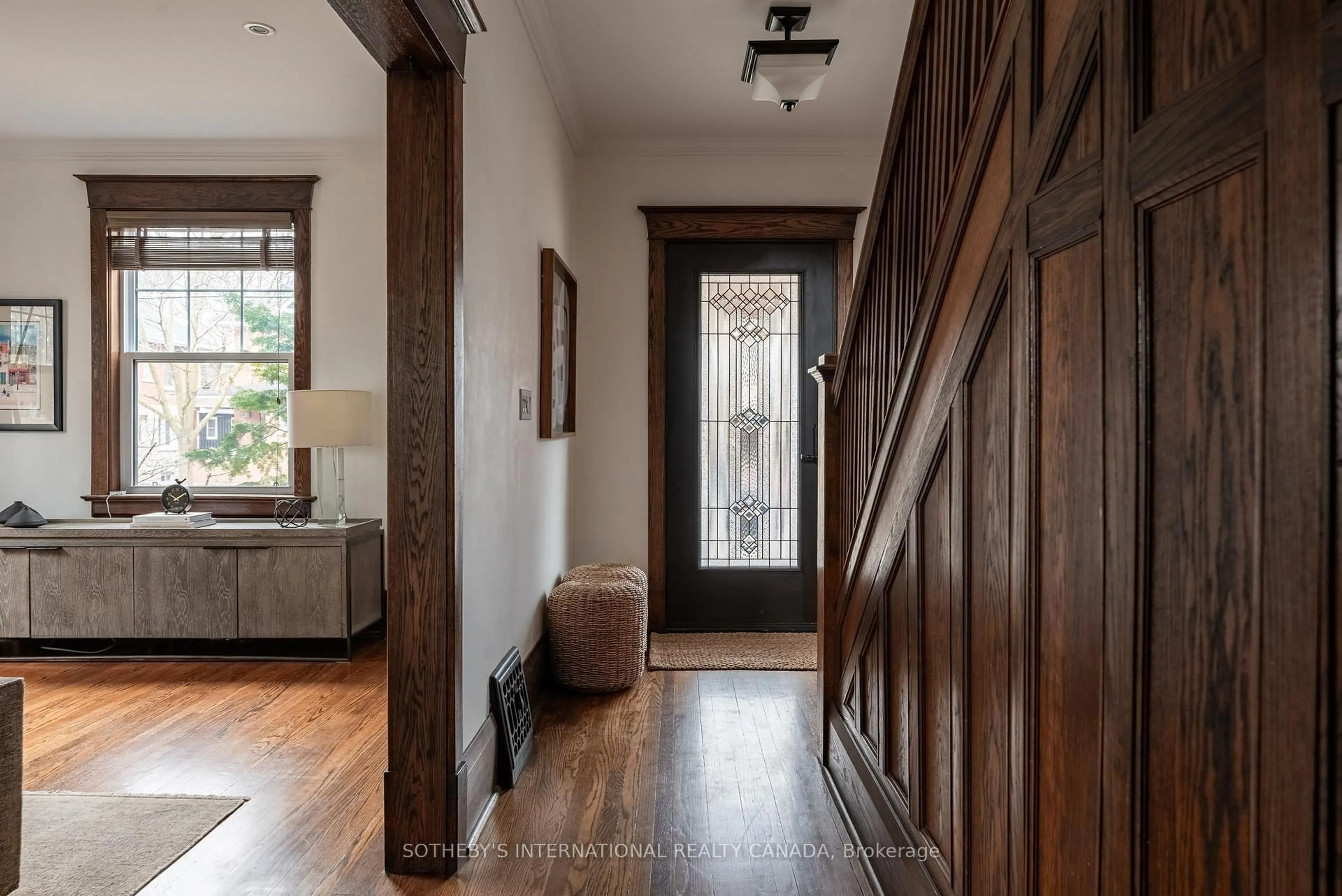 Indoor entryway for 77 Catherine Ave, Aurora Ontario L4G 1K6