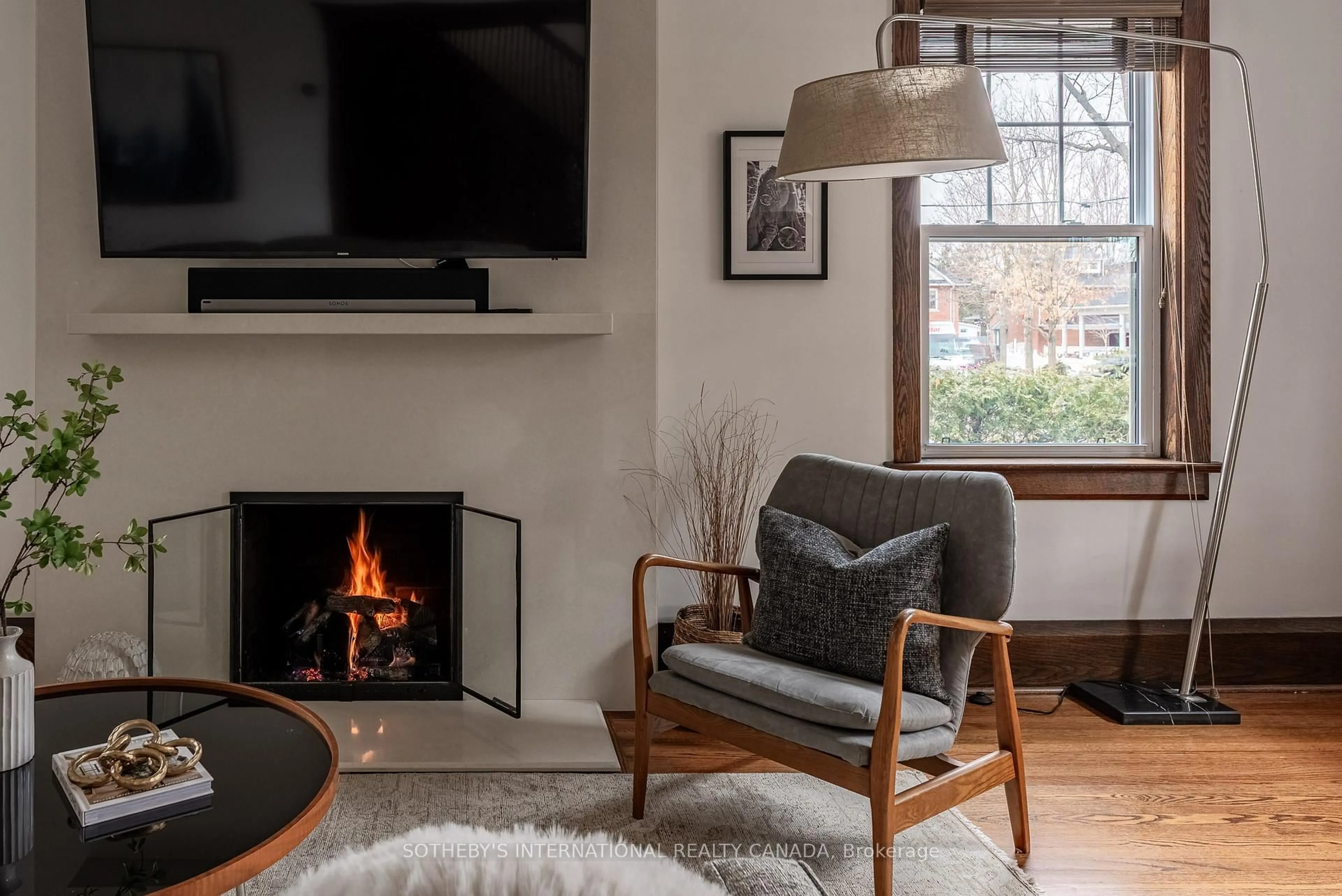 Living room with furniture, unknown for 77 Catherine Ave, Aurora Ontario L4G 1K6