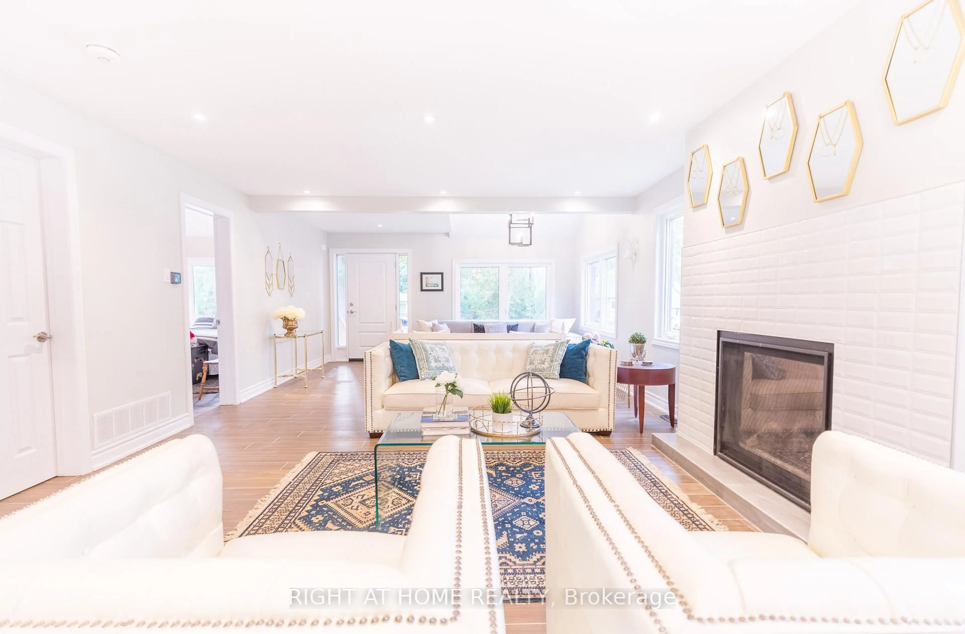 Living room with furniture, unknown for 815 Rockaway Rd, Georgina Ontario L0E 1S0