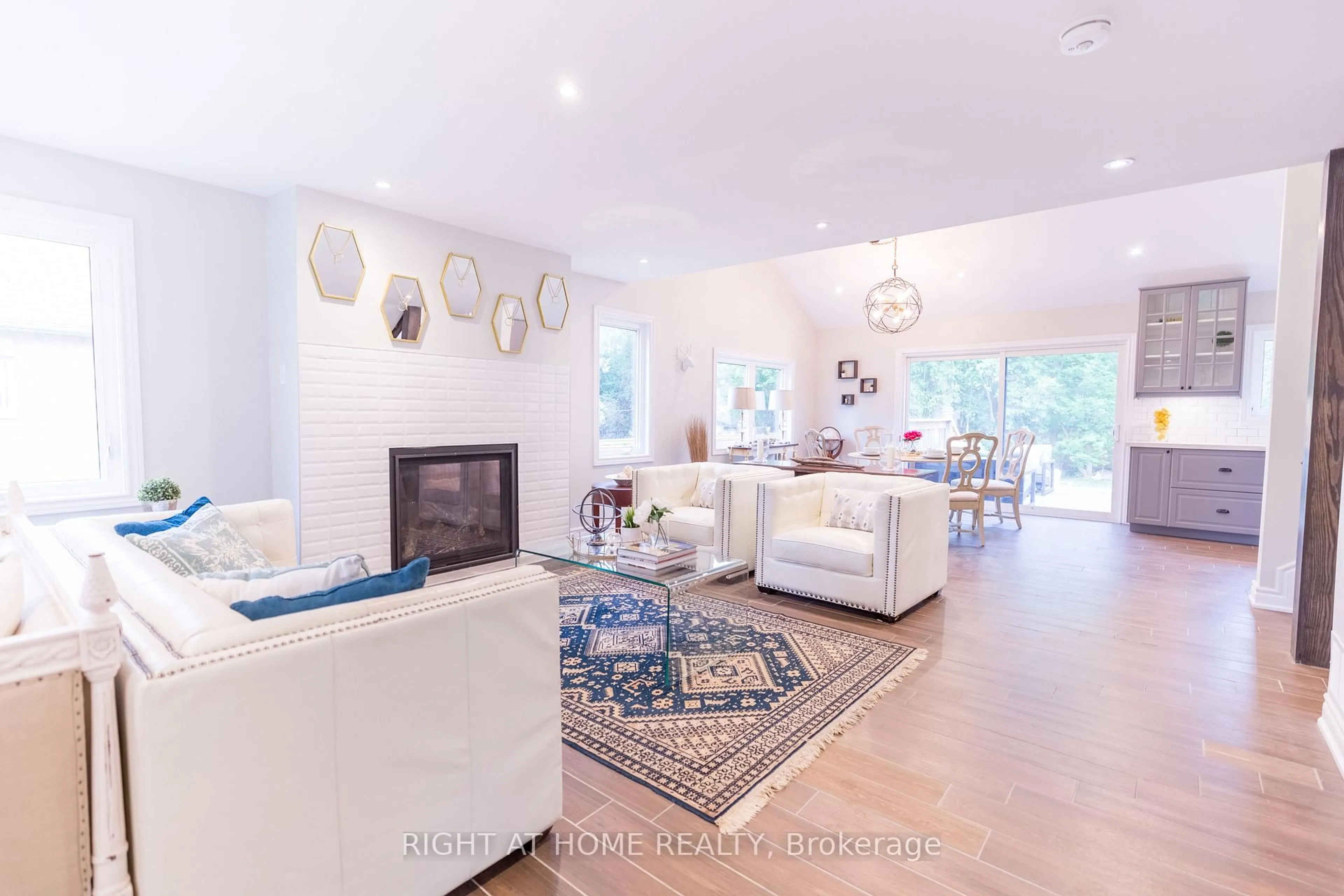 Living room with furniture, unknown for 815 Rockaway Rd, Georgina Ontario L0E 1S0