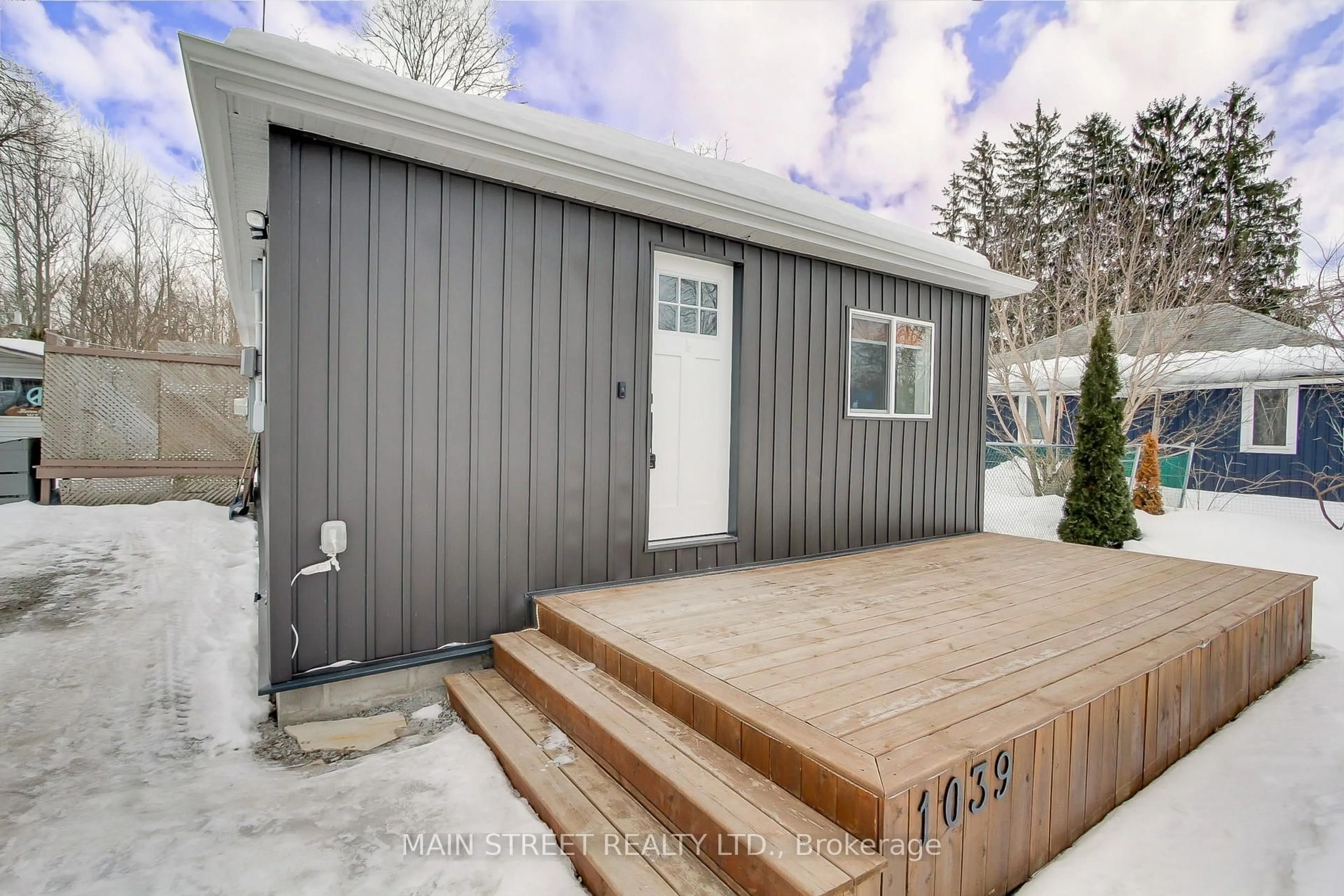 Unknown for 1039 Ewart St, Innisfil Ontario L0L 1W0