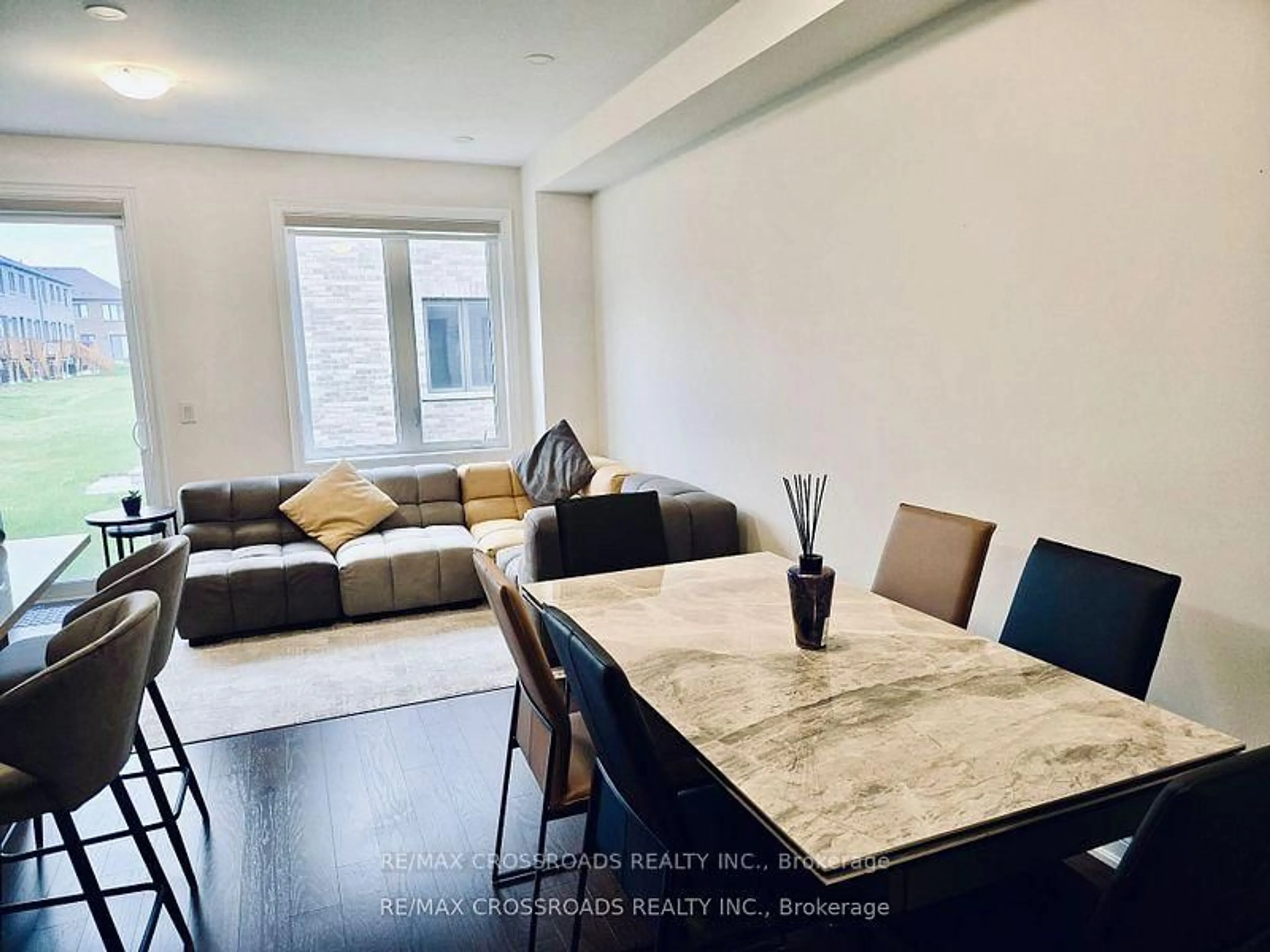 A pic of a room for 12 SCHMELTZER Cres, Richmond Hill Ontario L4E 1A2