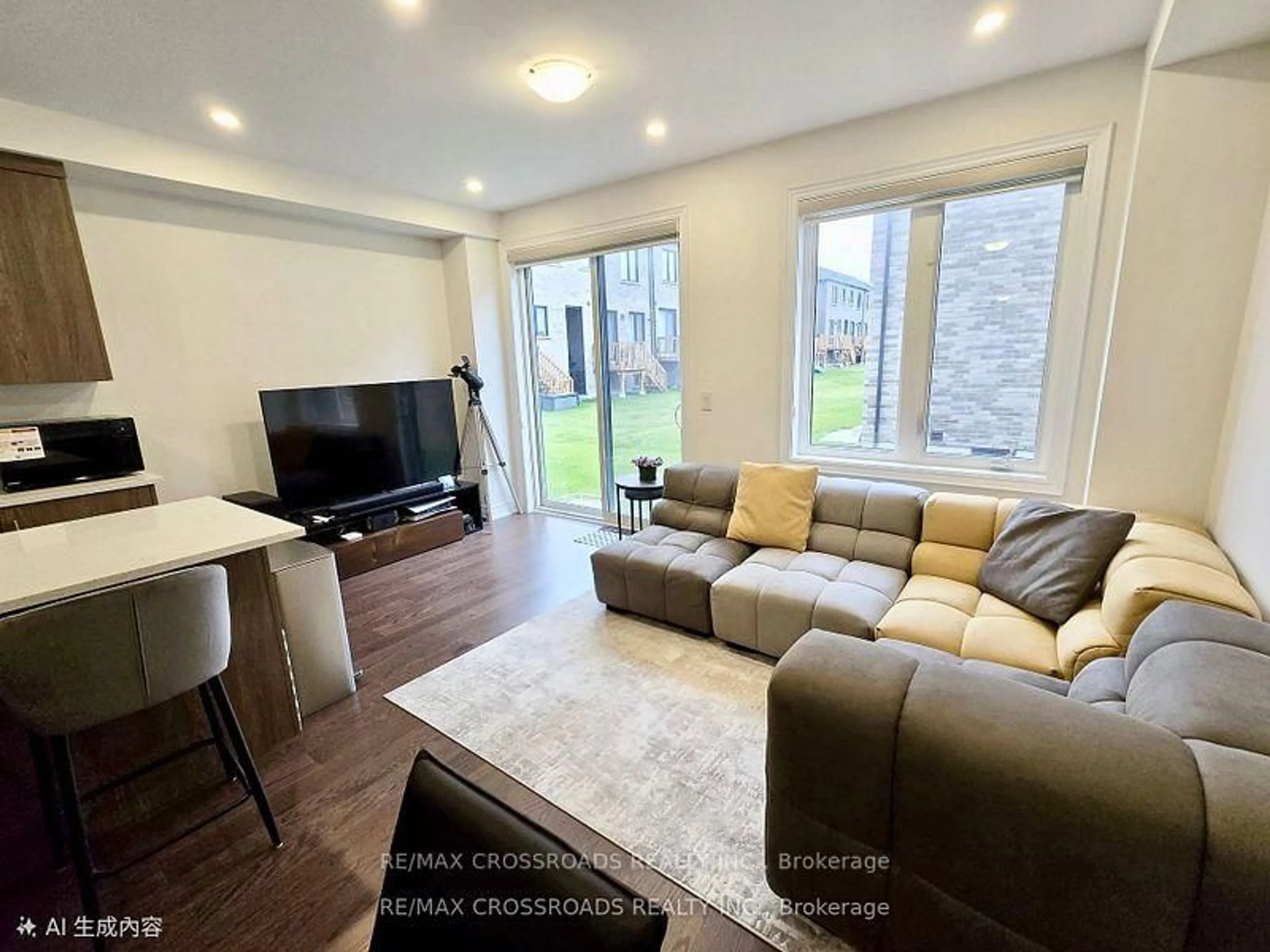 Living room with furniture, wood/laminate floor for 12 SCHMELTZER Cres, Richmond Hill Ontario L4E 1A2
