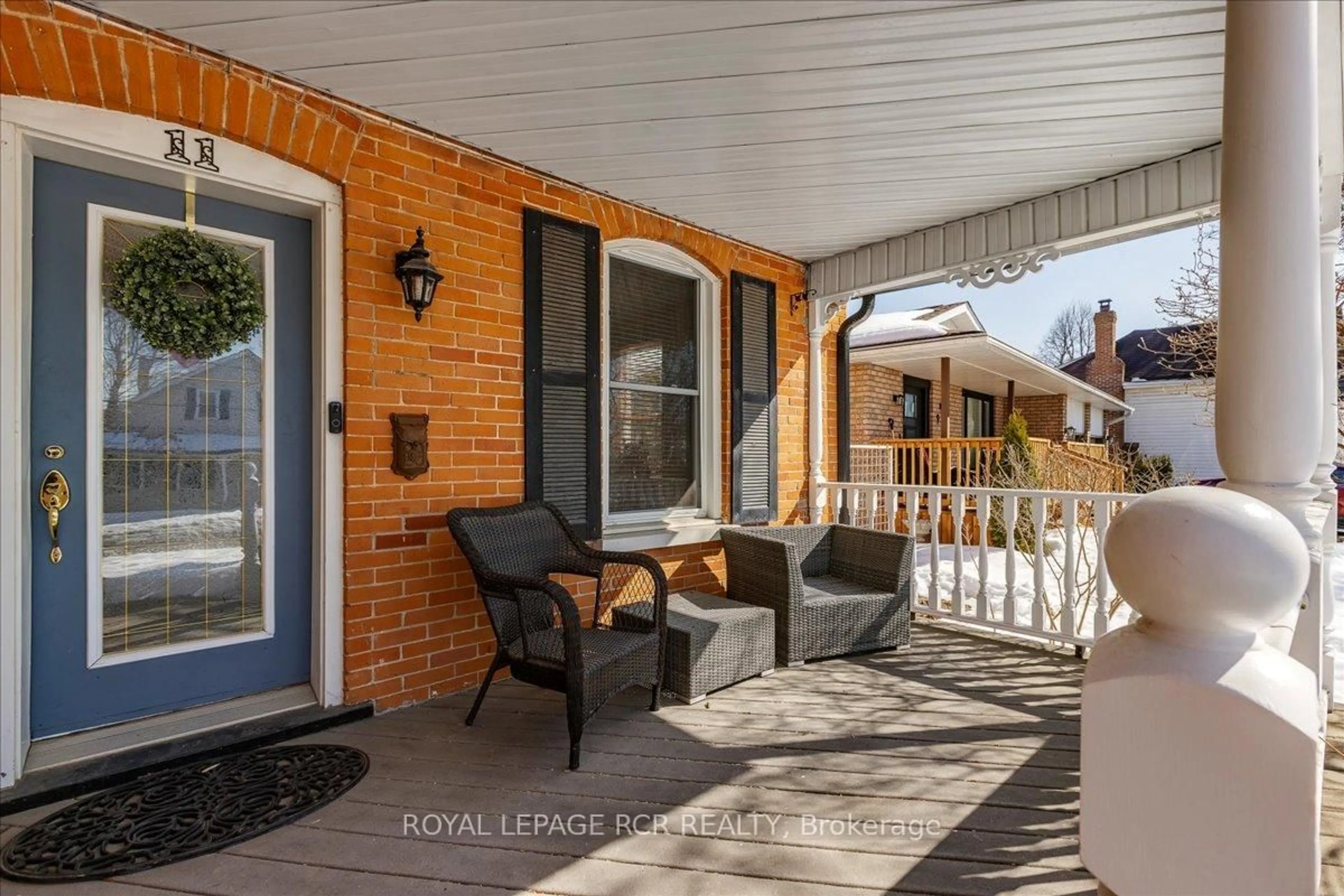 Patio, street for 11 King St, East Gwillimbury Ontario L0G 1M0