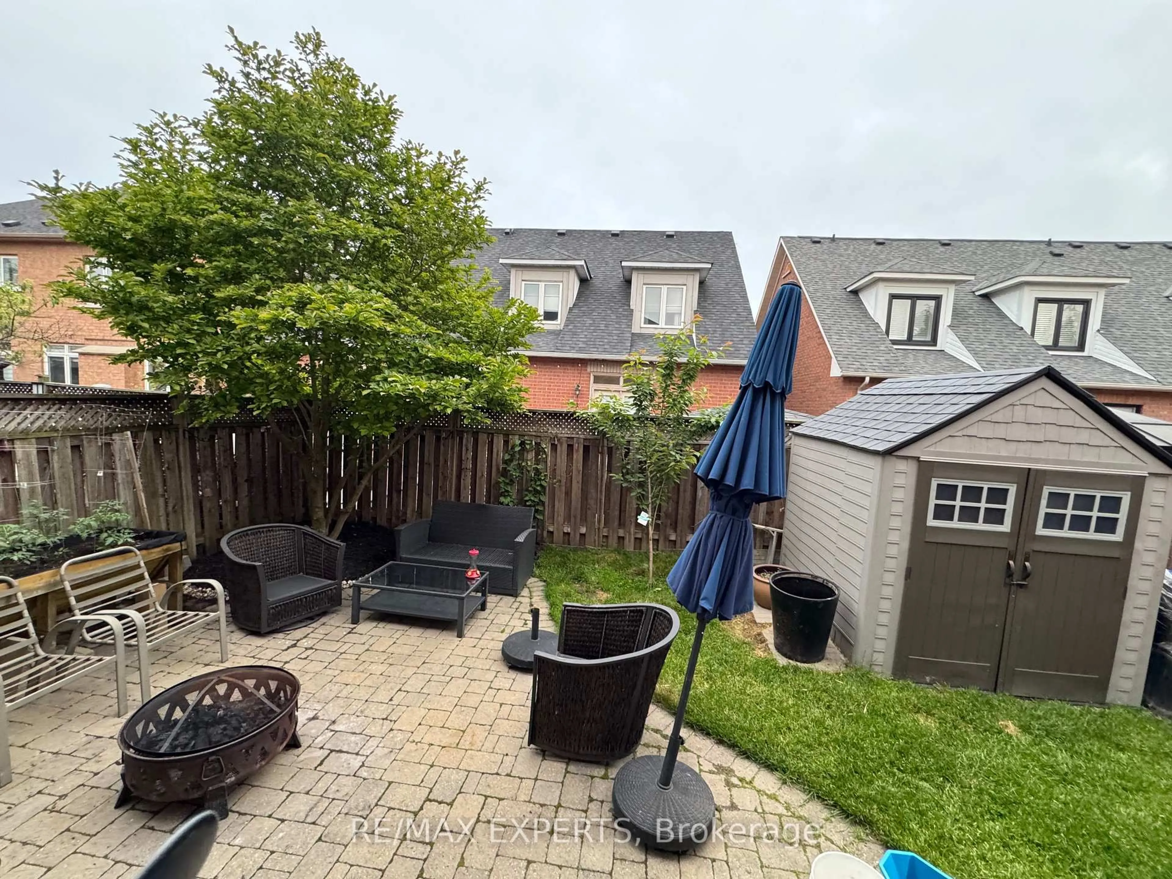 A pic from outside/outdoor area/front of a property/back of a property/a pic from drone, street for 35 Arundel Dr, Vaughan Ontario L4H 2E6