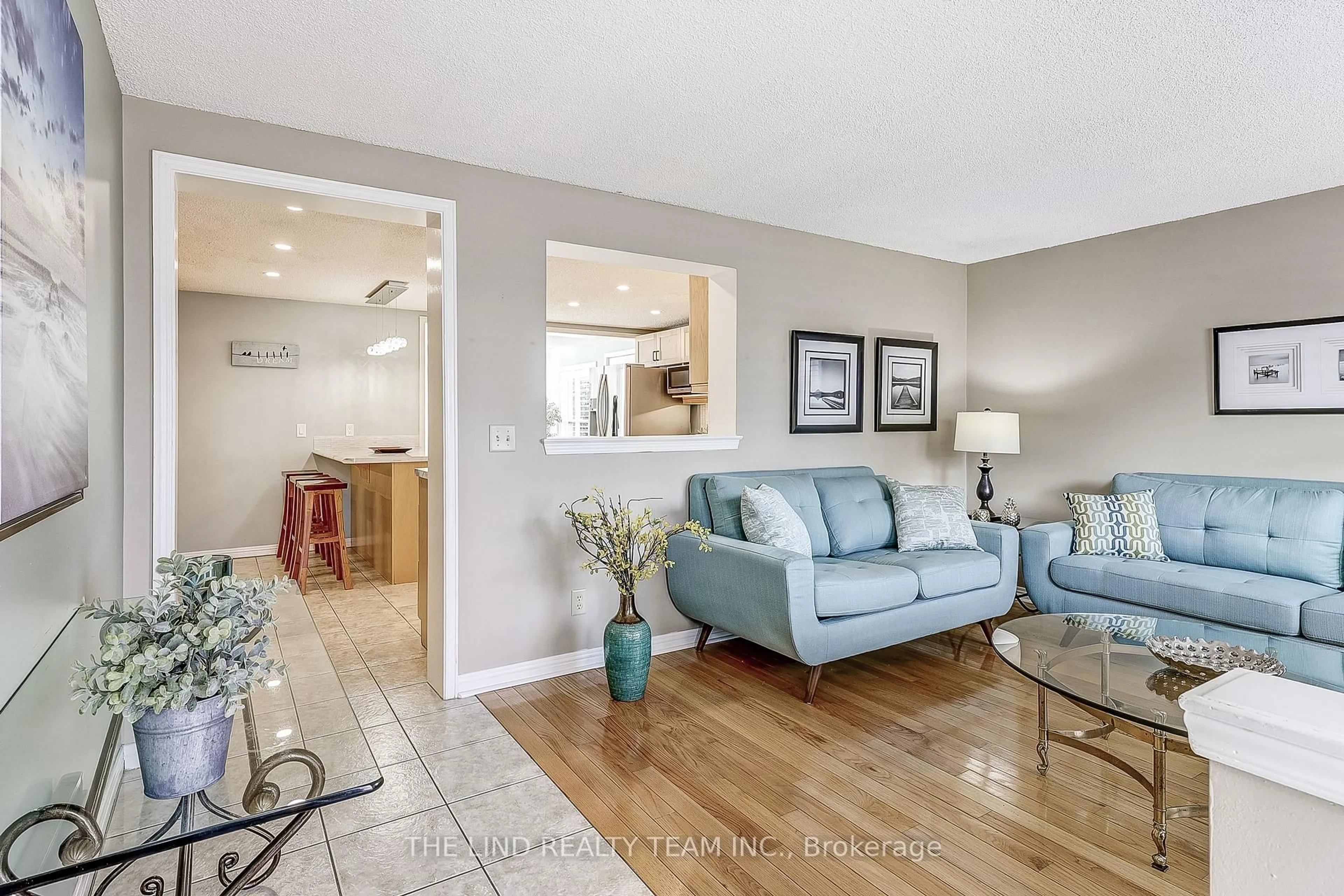 Living room with furniture, unknown for 272 Jeff Smith Crt, Newmarket Ontario L3Y 8C5