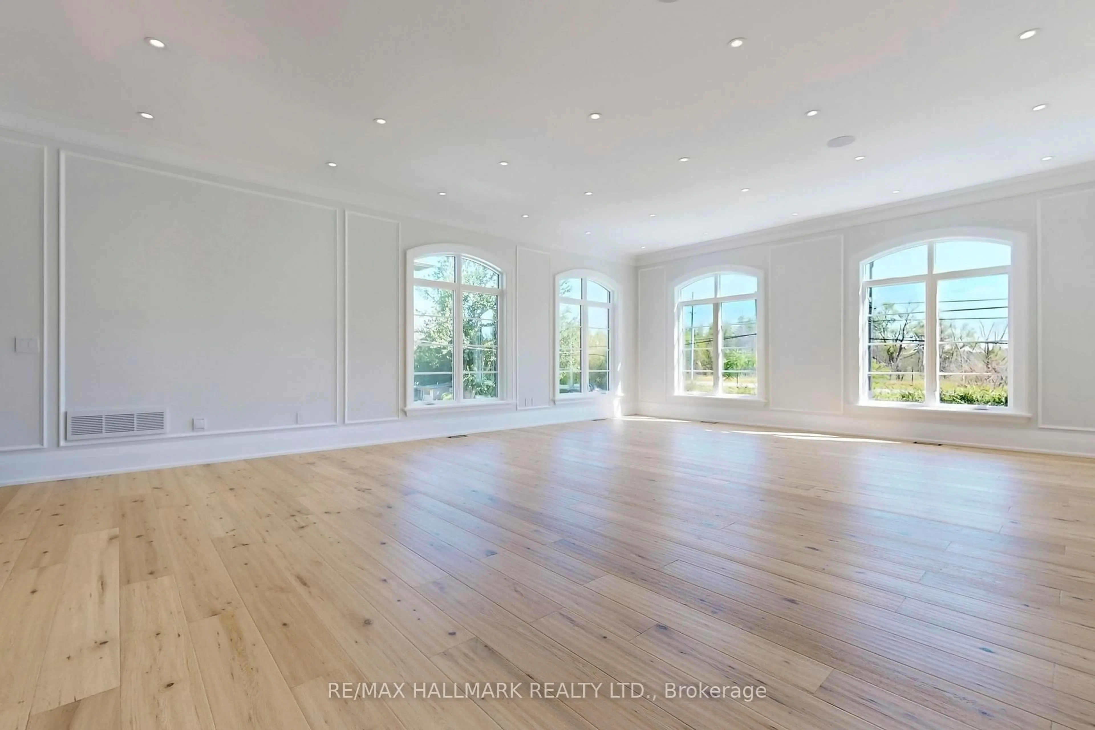 A pic of a room for 152 Olde Bayview Ave, Richmond Hill Ontario L4E 3C6