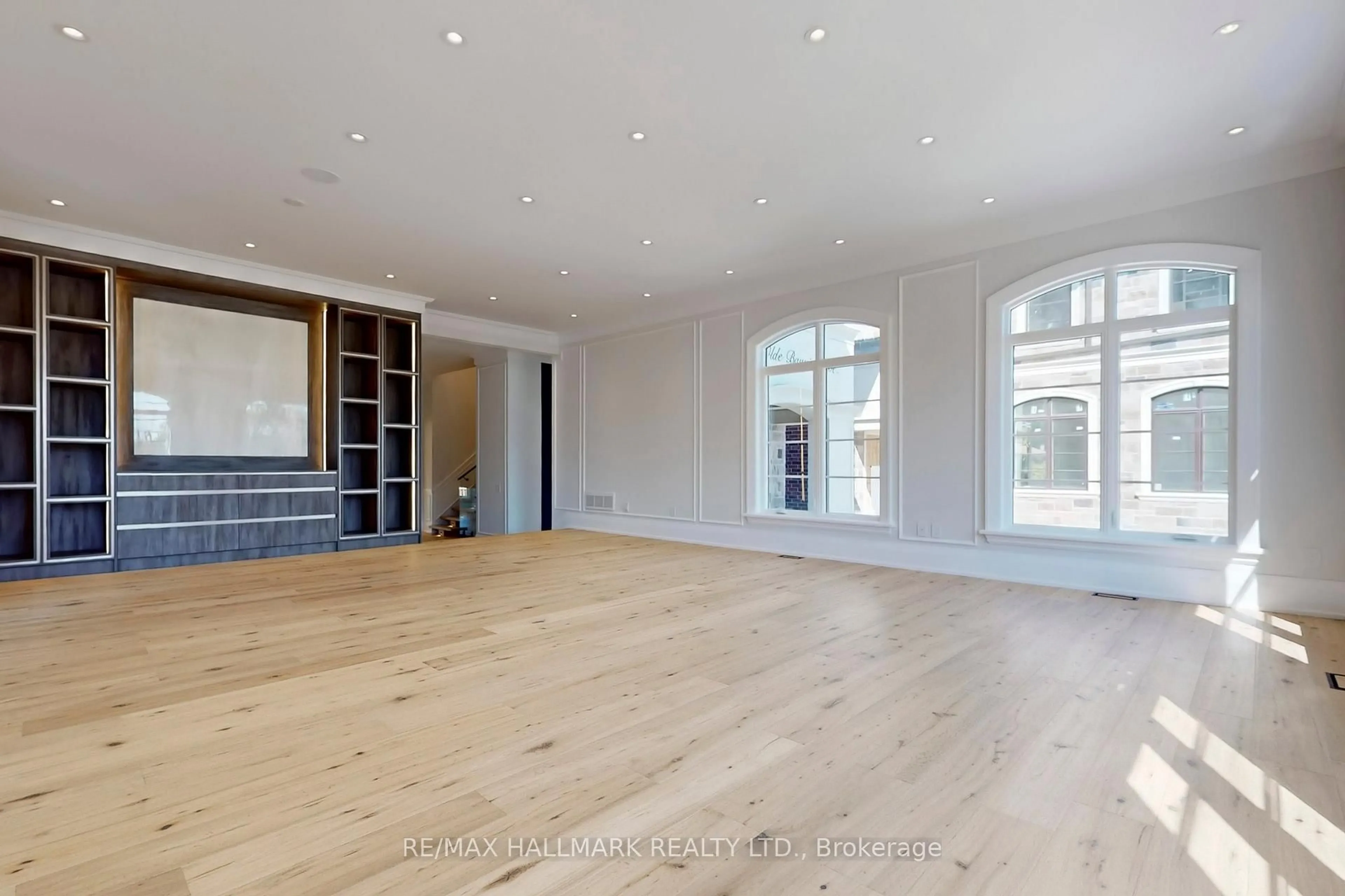 A pic of a room for 152 Olde Bayview Ave, Richmond Hill Ontario L4E 3C6