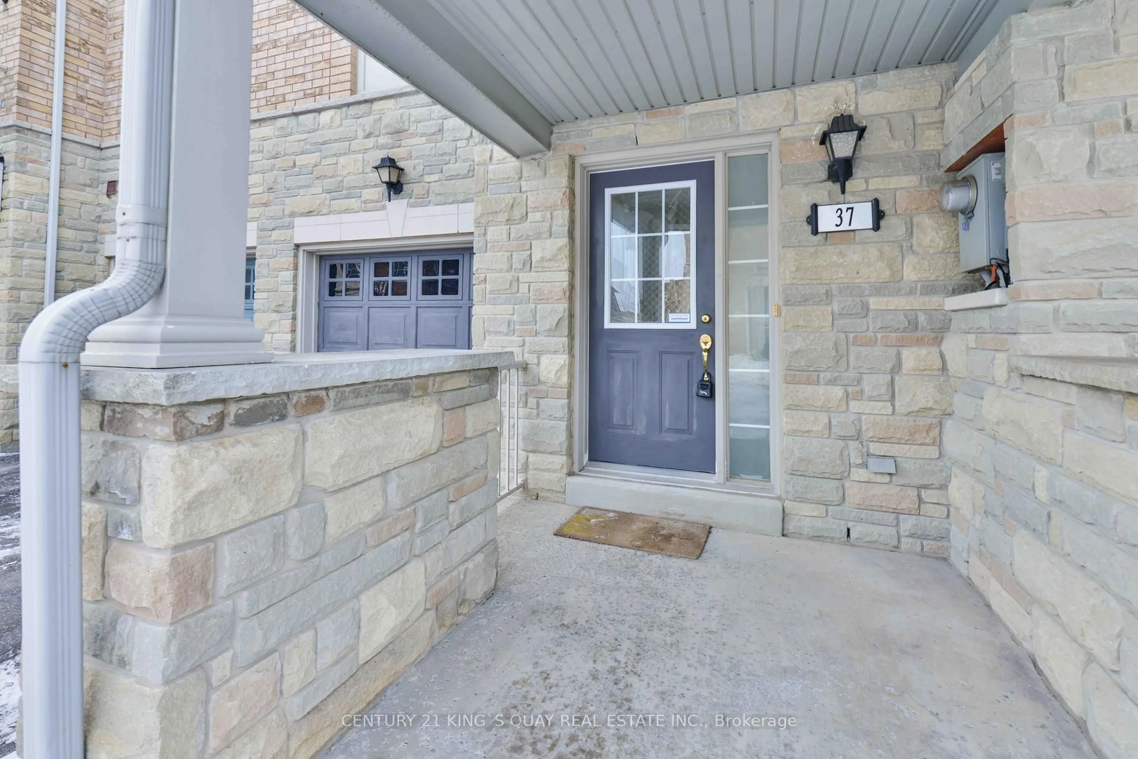 Indoor entryway for 37 Prince Charles Way, Markham Ontario L6C 0B4