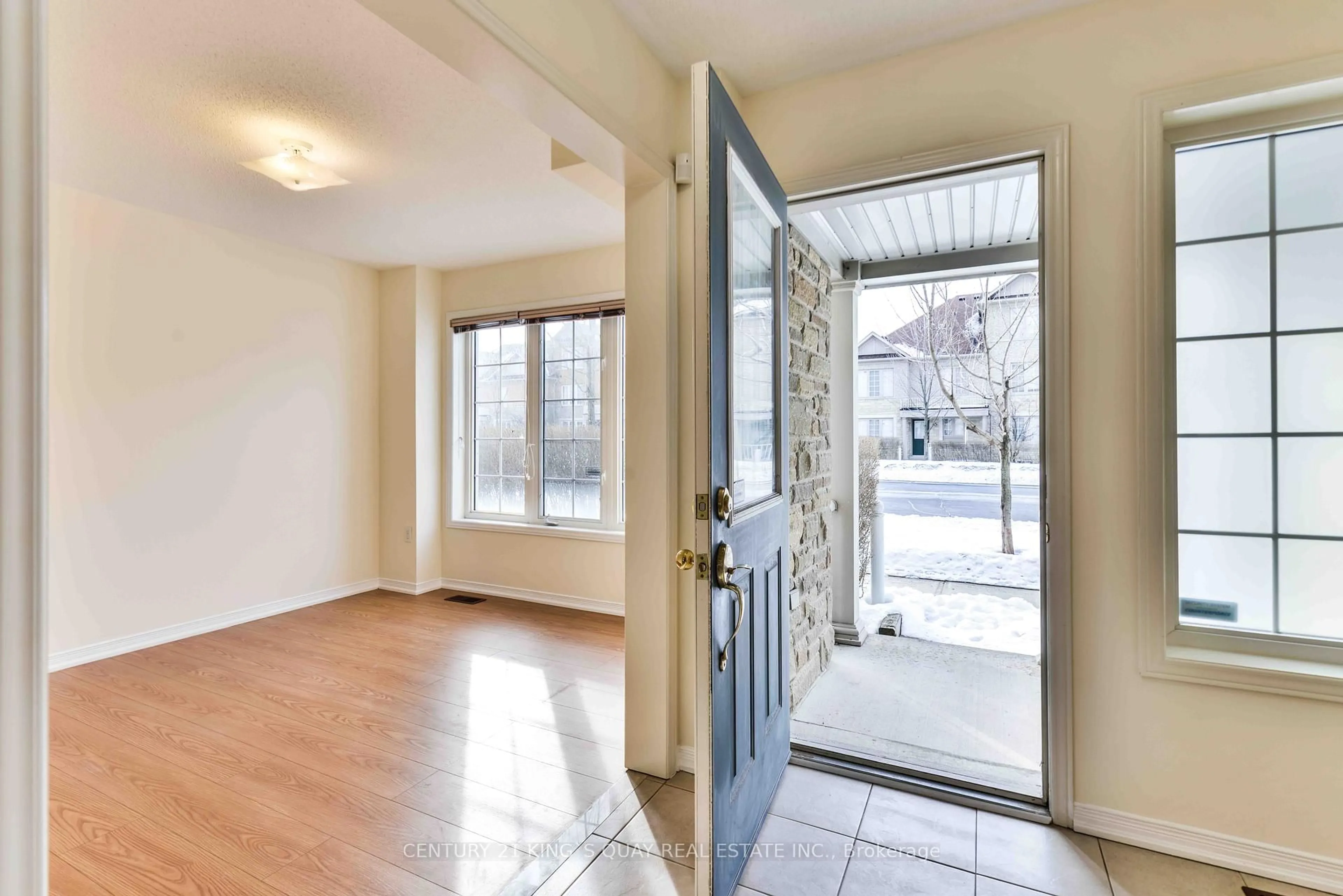 Indoor entryway for 37 Prince Charles Way, Markham Ontario L6C 0B4