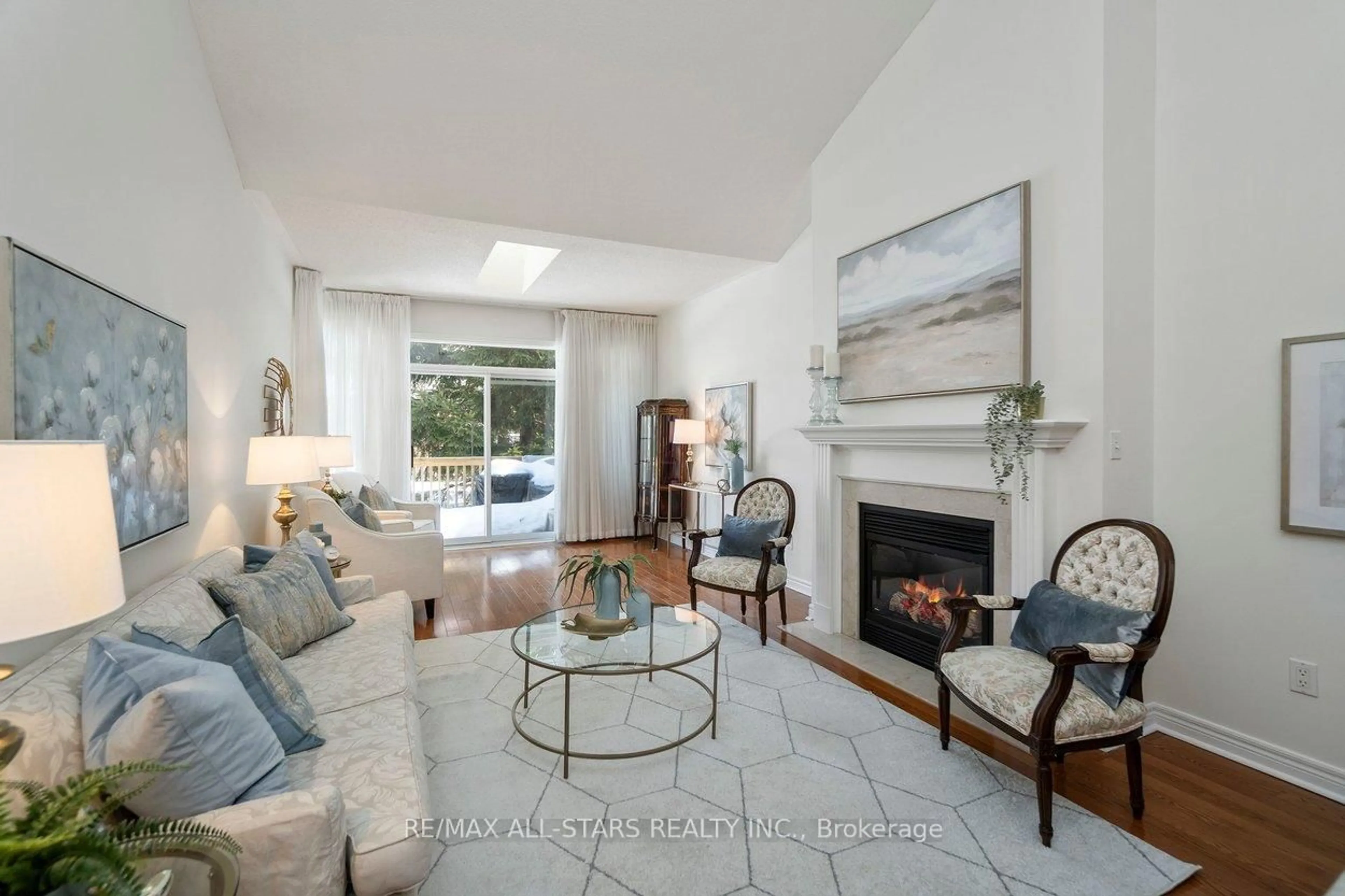 Living room with furniture, unknown for 21 Wave Hill Way, Markham Ontario L6E 1J2