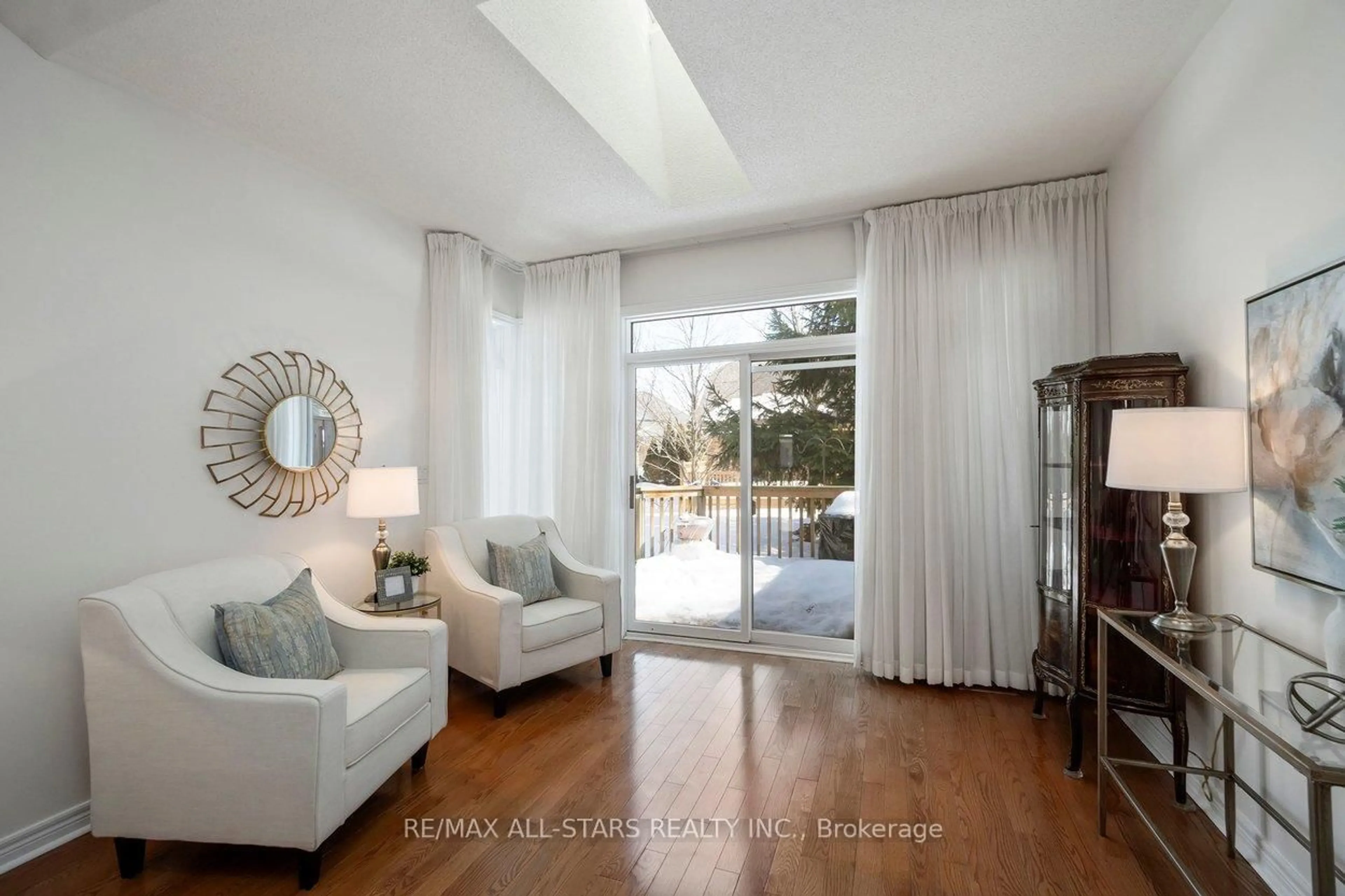 Living room with furniture, unknown for 21 Wave Hill Way, Markham Ontario L6E 1J2