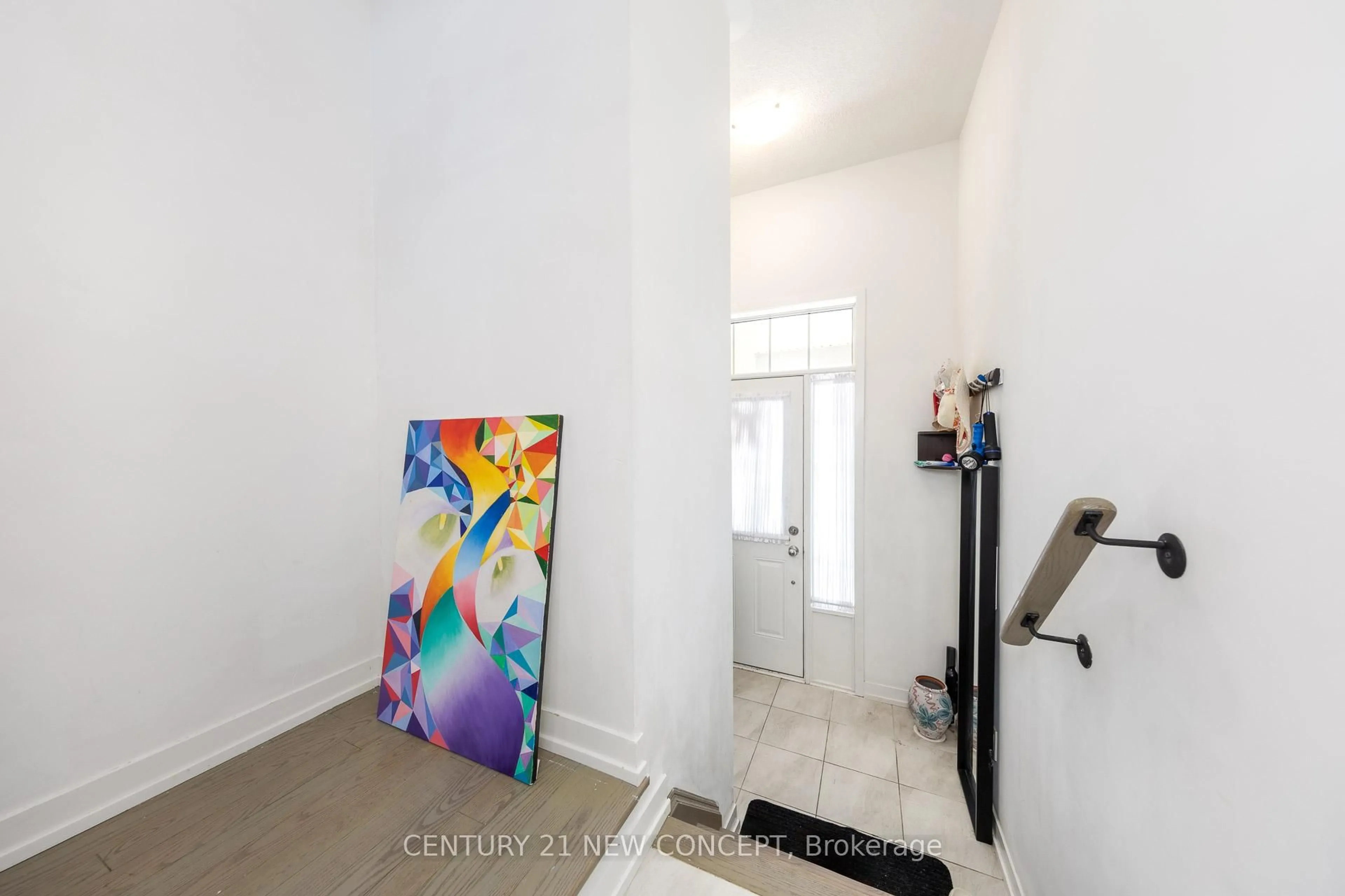 Indoor entryway for 227 Harding Park St, Newmarket Ontario L3Y 0E3