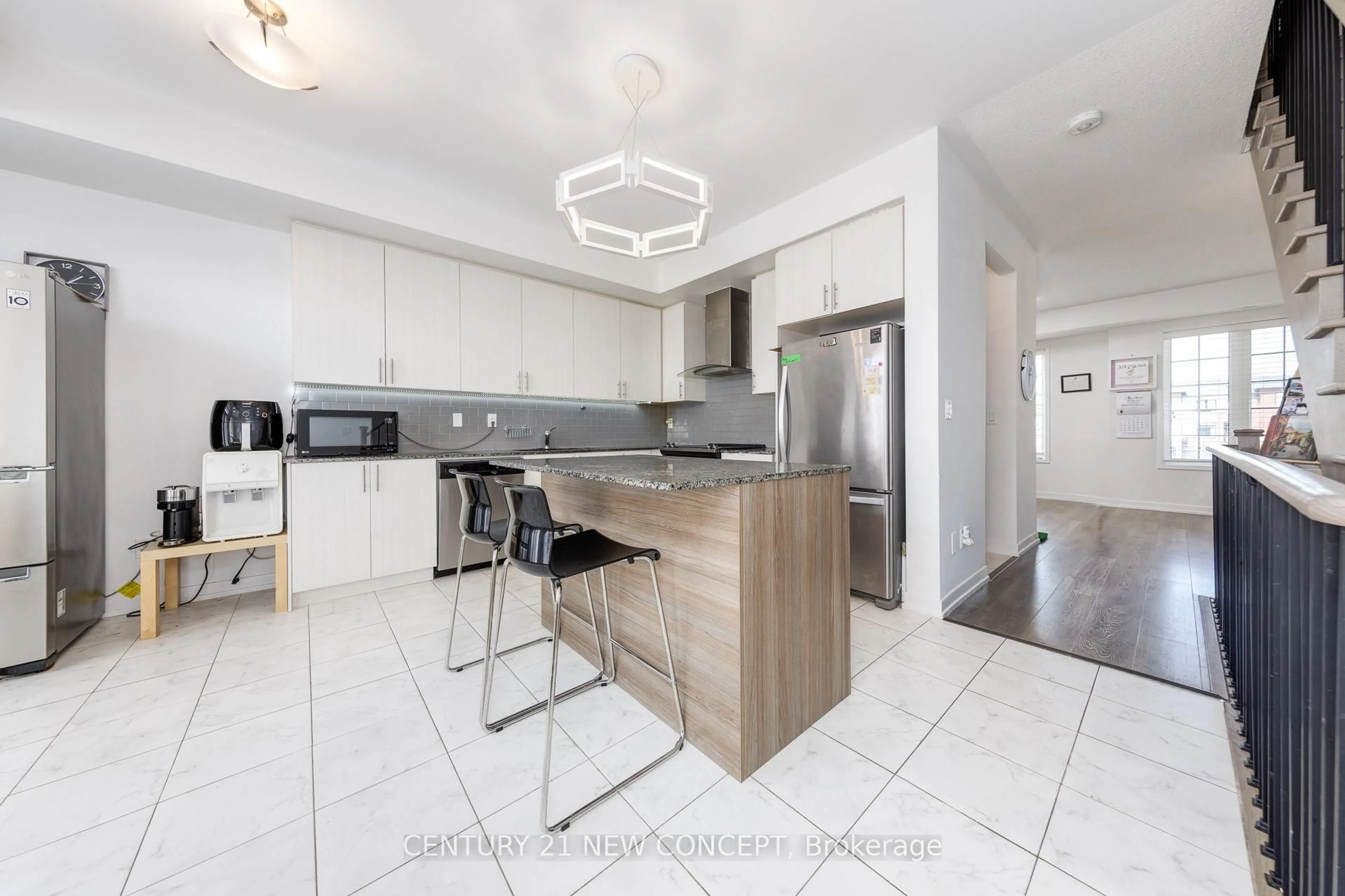 Open concept kitchen, unknown for 227 Harding Park St, Newmarket Ontario L3Y 0E3