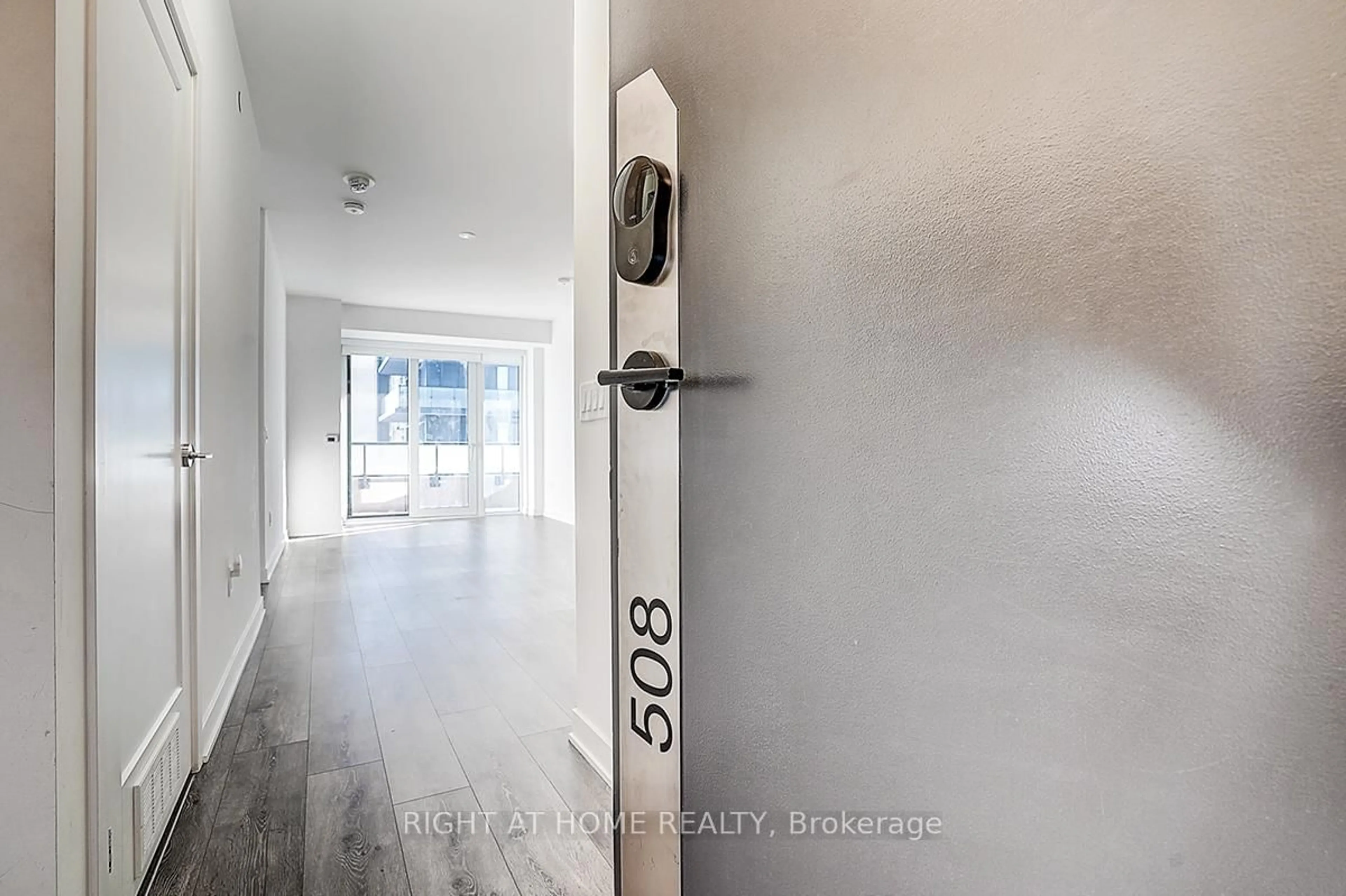 Indoor entryway for 95 Oneida Cres #508, Richmond Hill Ontario L4B 0H5