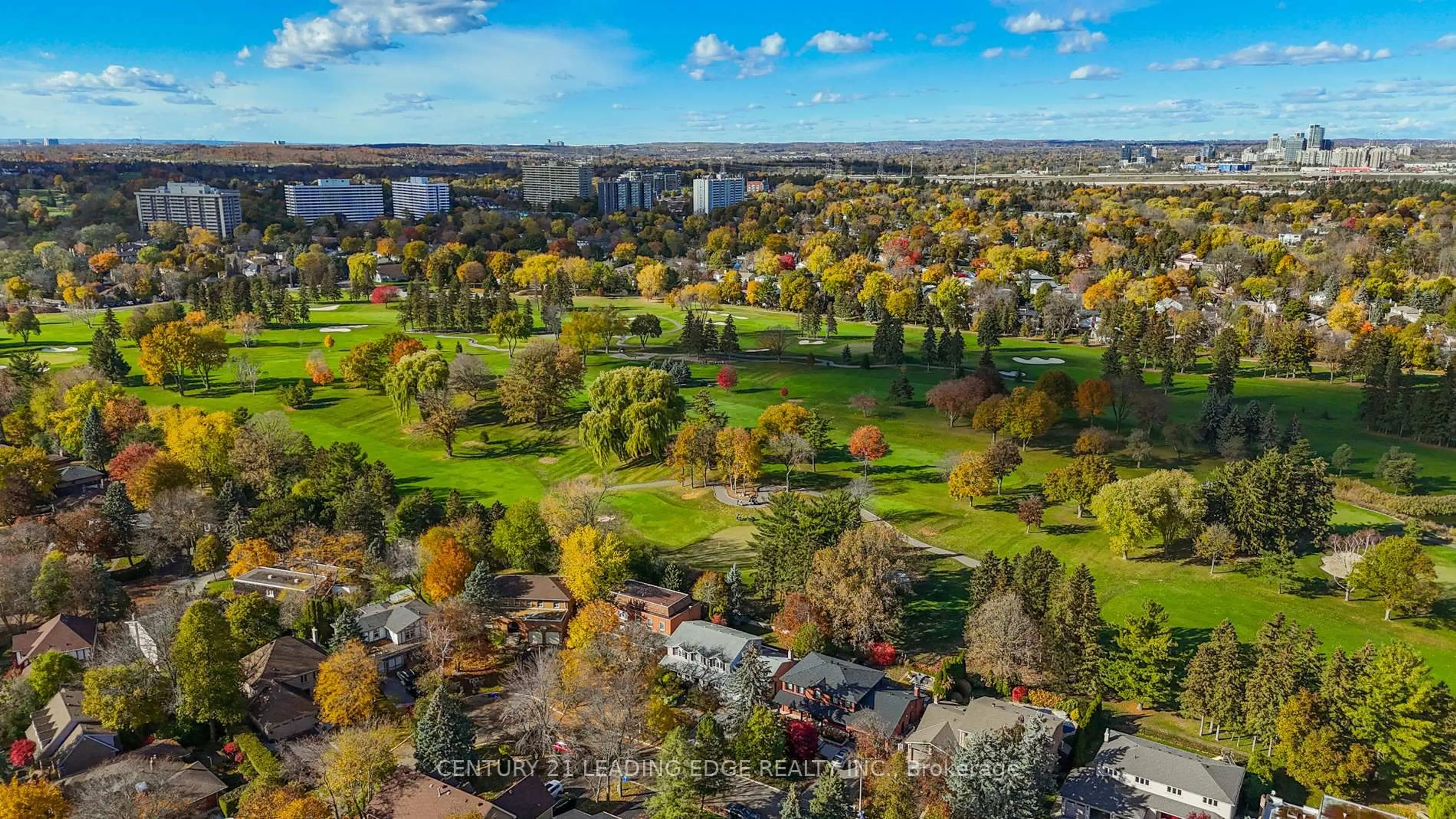 A pic from outside/outdoor area/front of a property/back of a property/a pic from drone, unknown for 34 Forest Park Cres, Markham Ontario L3T 2M7