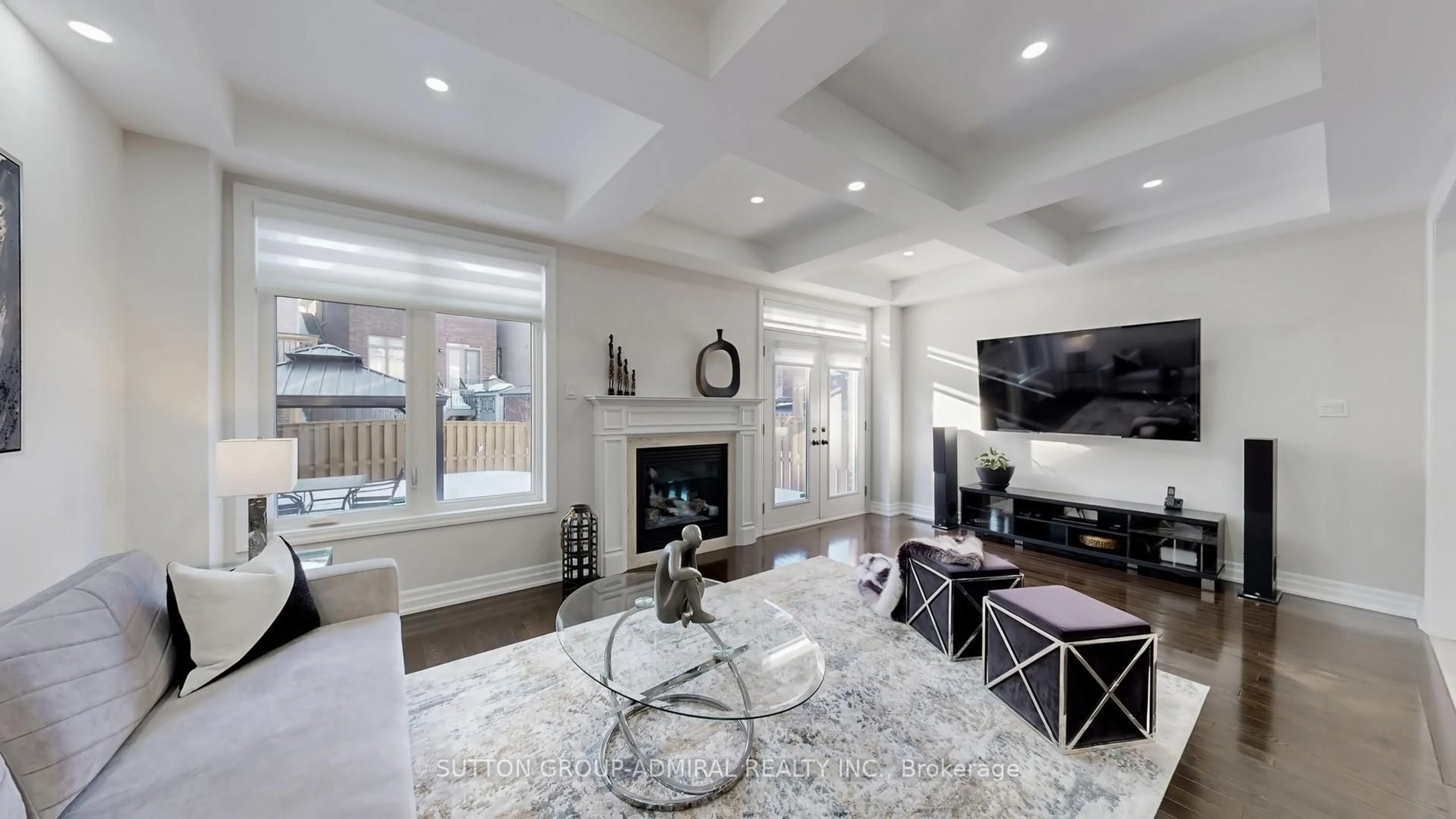 Living room with furniture, ceramic/tile floor for 87 Robert Berry Cres, King Ontario L7B 0M6