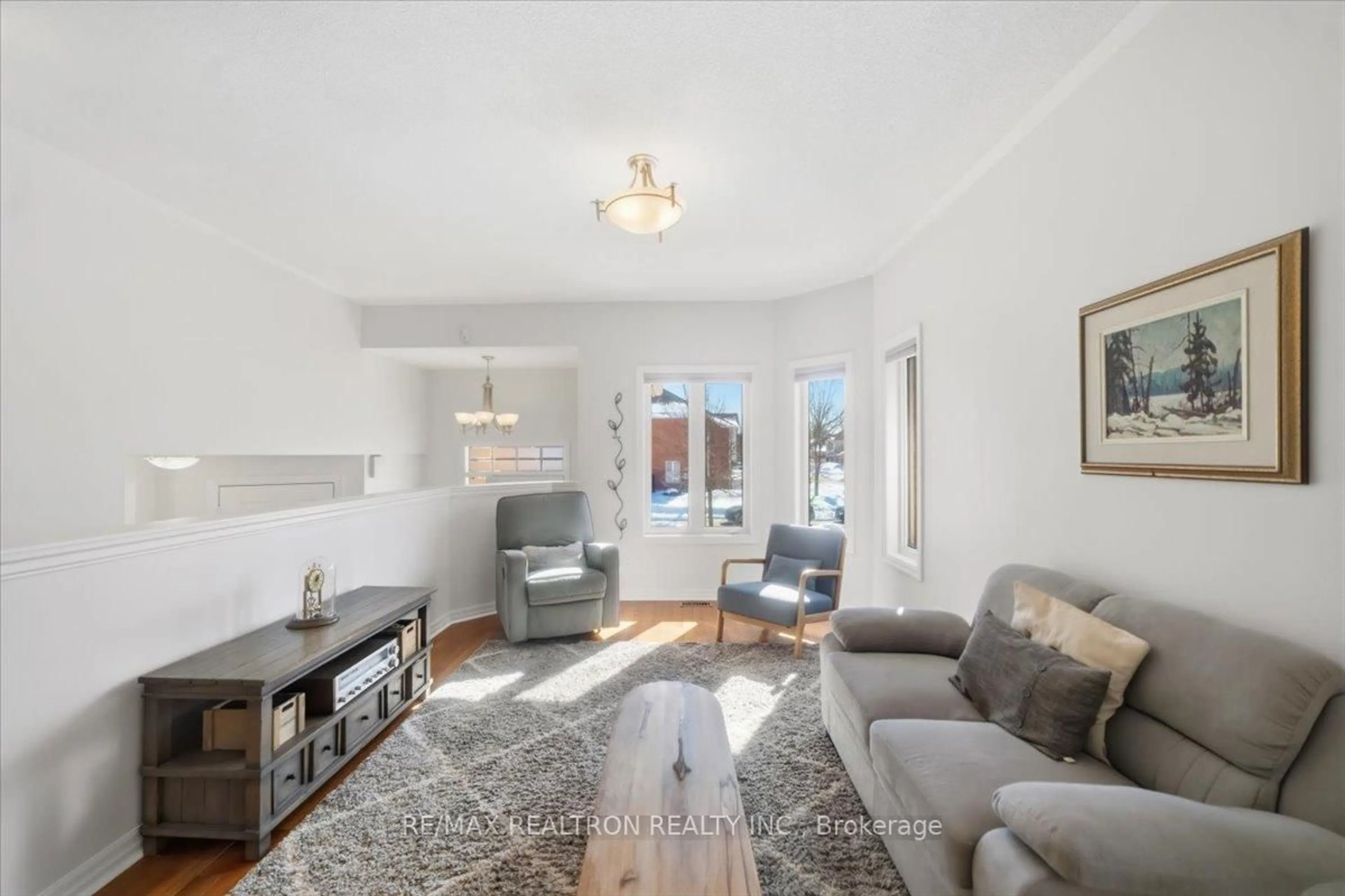 Living room with furniture, unknown for 28 Headwater Cres, Richmond Hill Ontario L4E 4G1