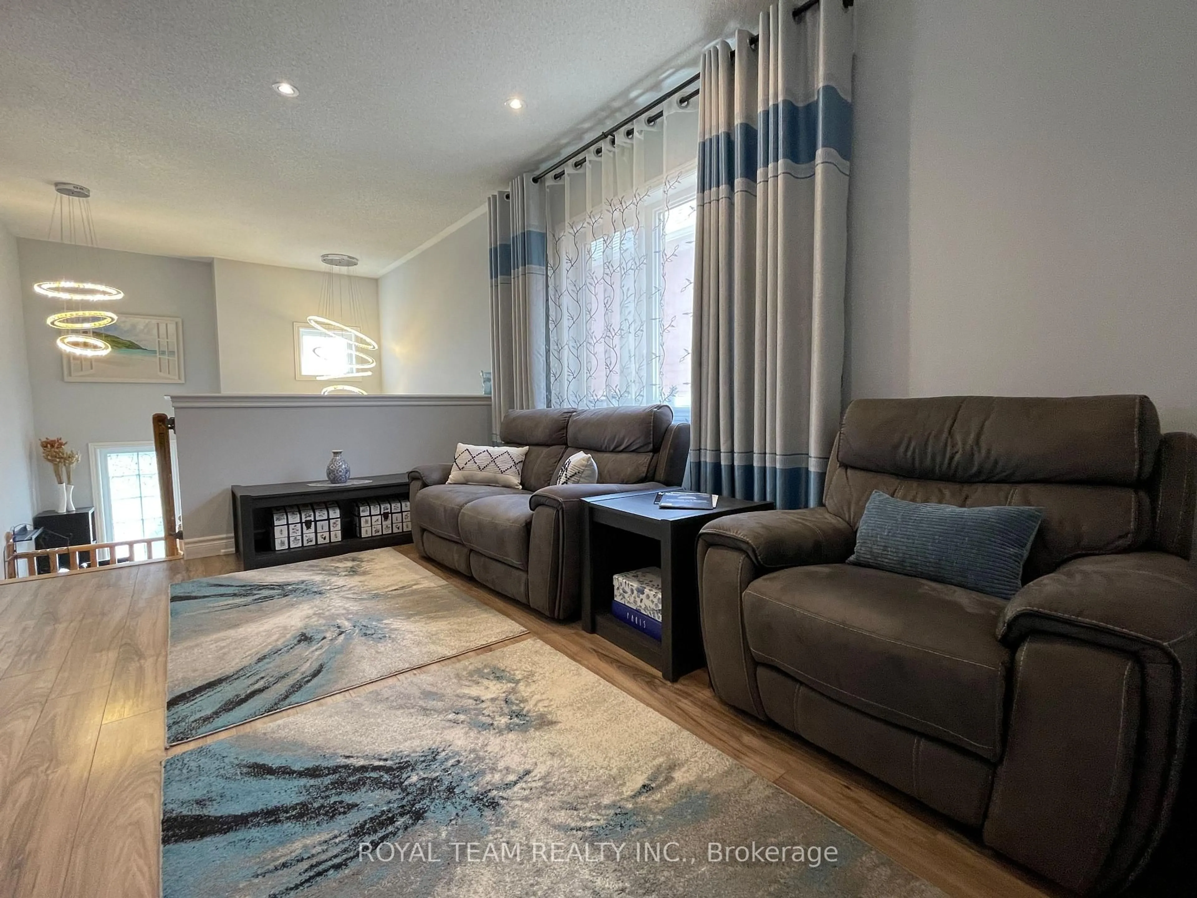 Living room with furniture, unknown for 66 Canyon Gate Cres, Vaughan Ontario L6A 0C2