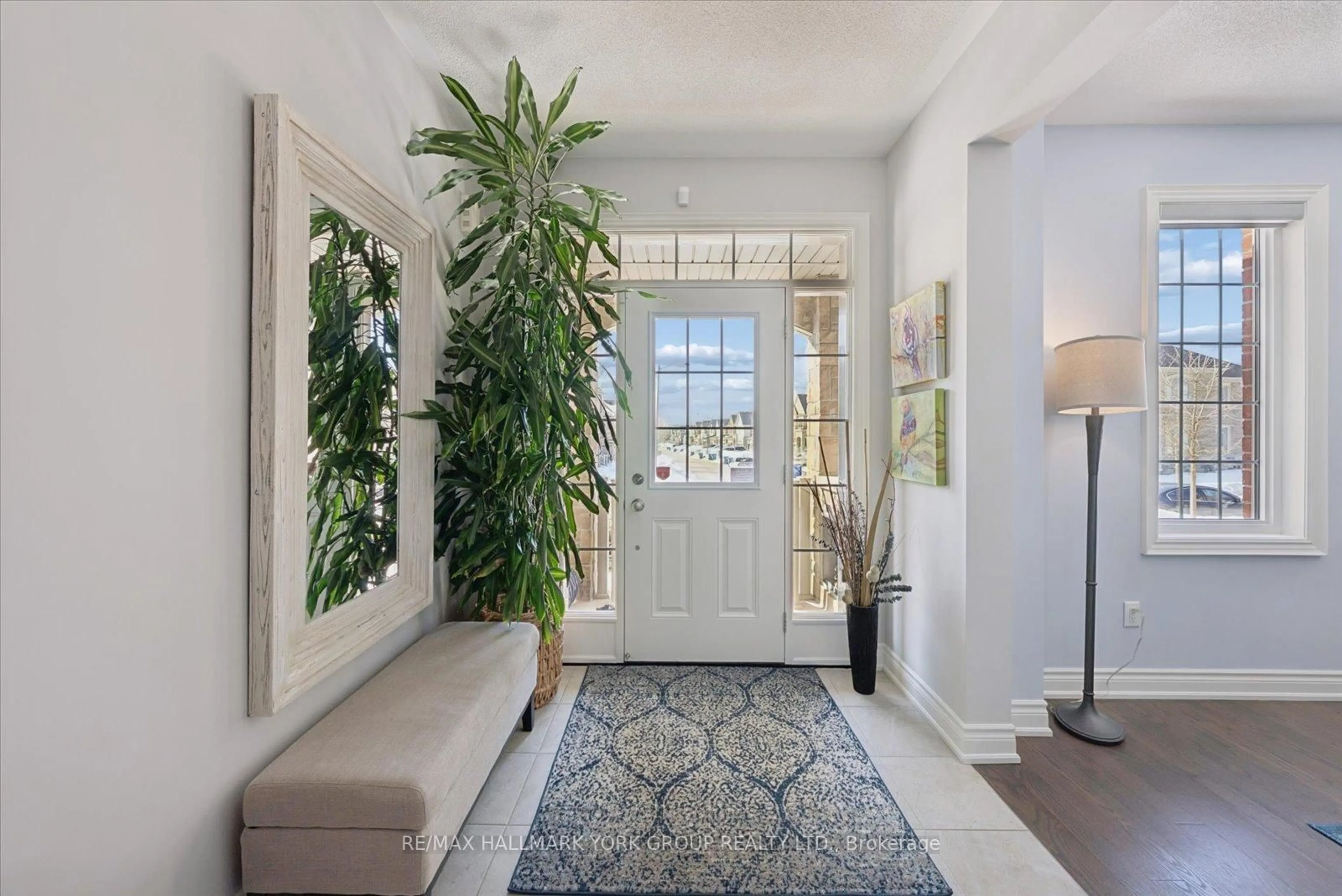 Indoor entryway for 17 Carratuck St, East Gwillimbury Ontario L9N 0S5