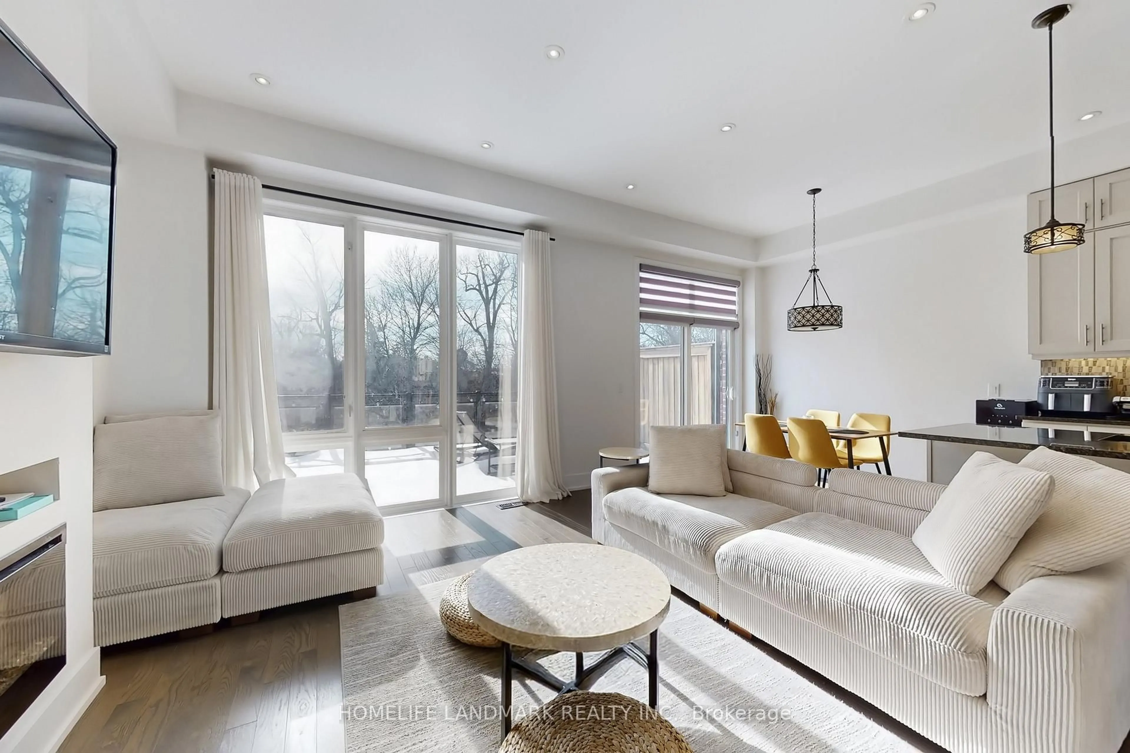 Living room with furniture, unknown for 22 Crestridge Dr, Vaughan Ontario L4J 0K1