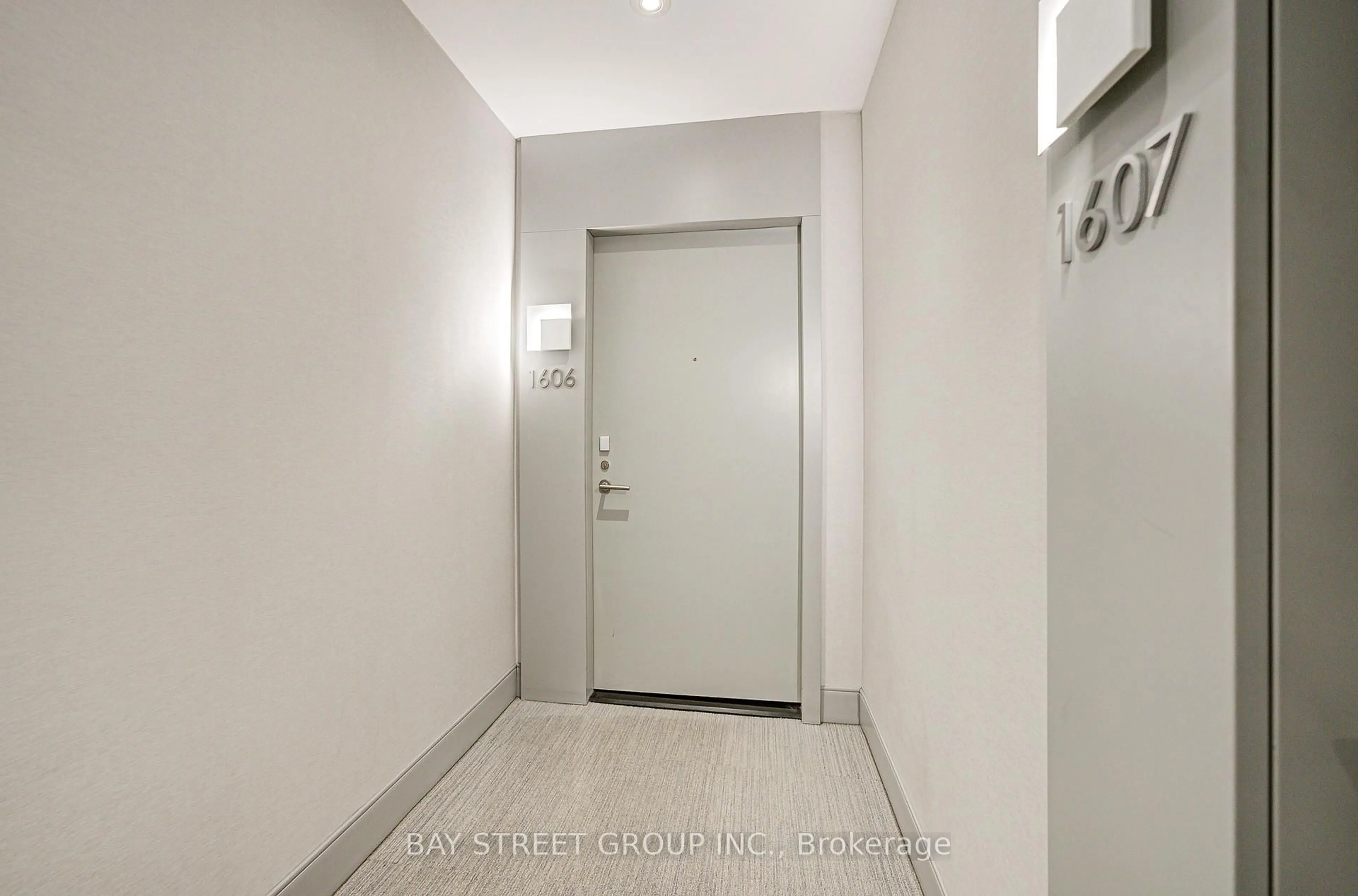 Indoor foyer for 398 Highway 7 #1606, Richmond Hill Ontario L4B 1A7