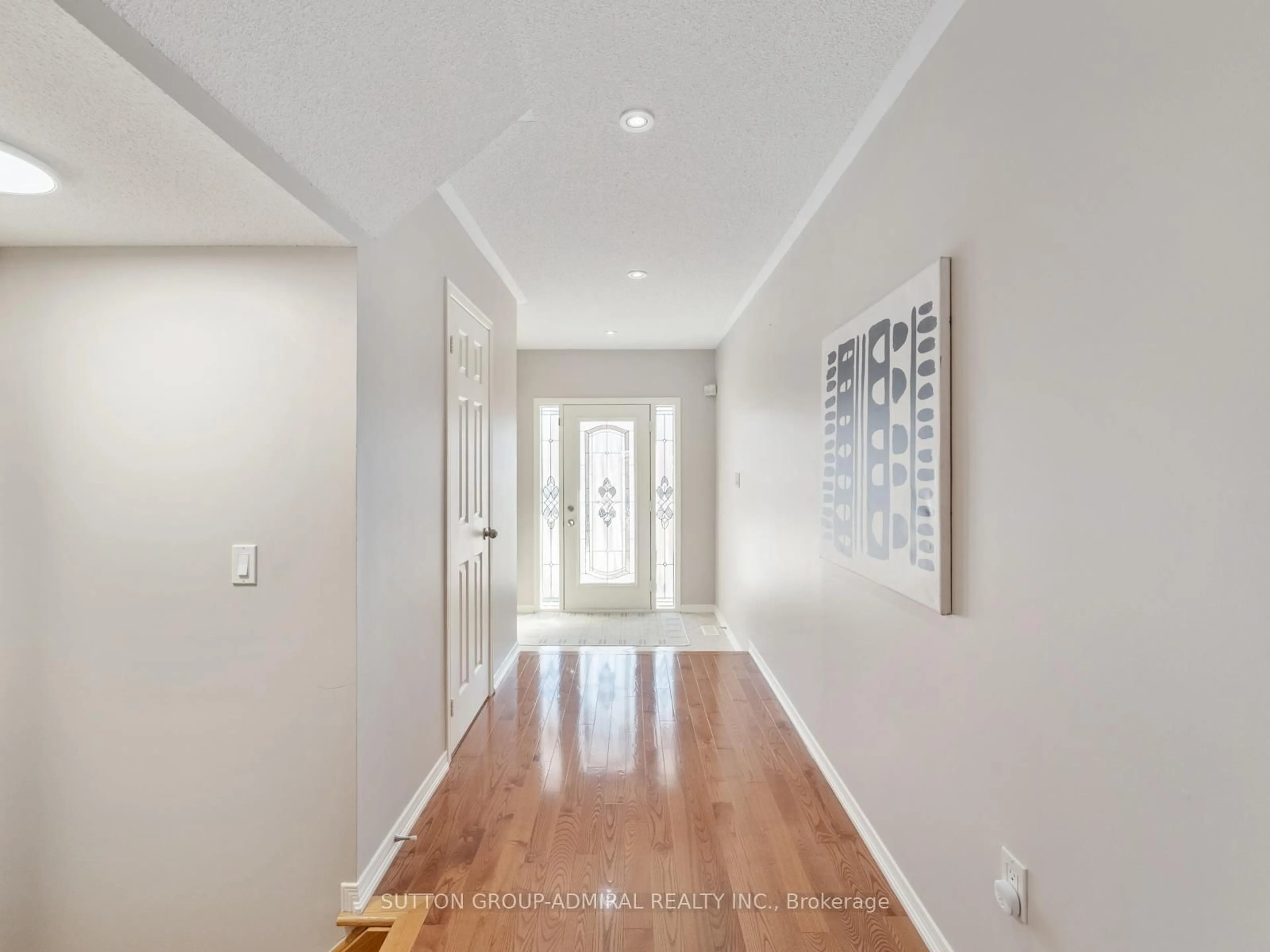 Indoor entryway for 76 Orion Ave, Vaughan Ontario L4H 3A1