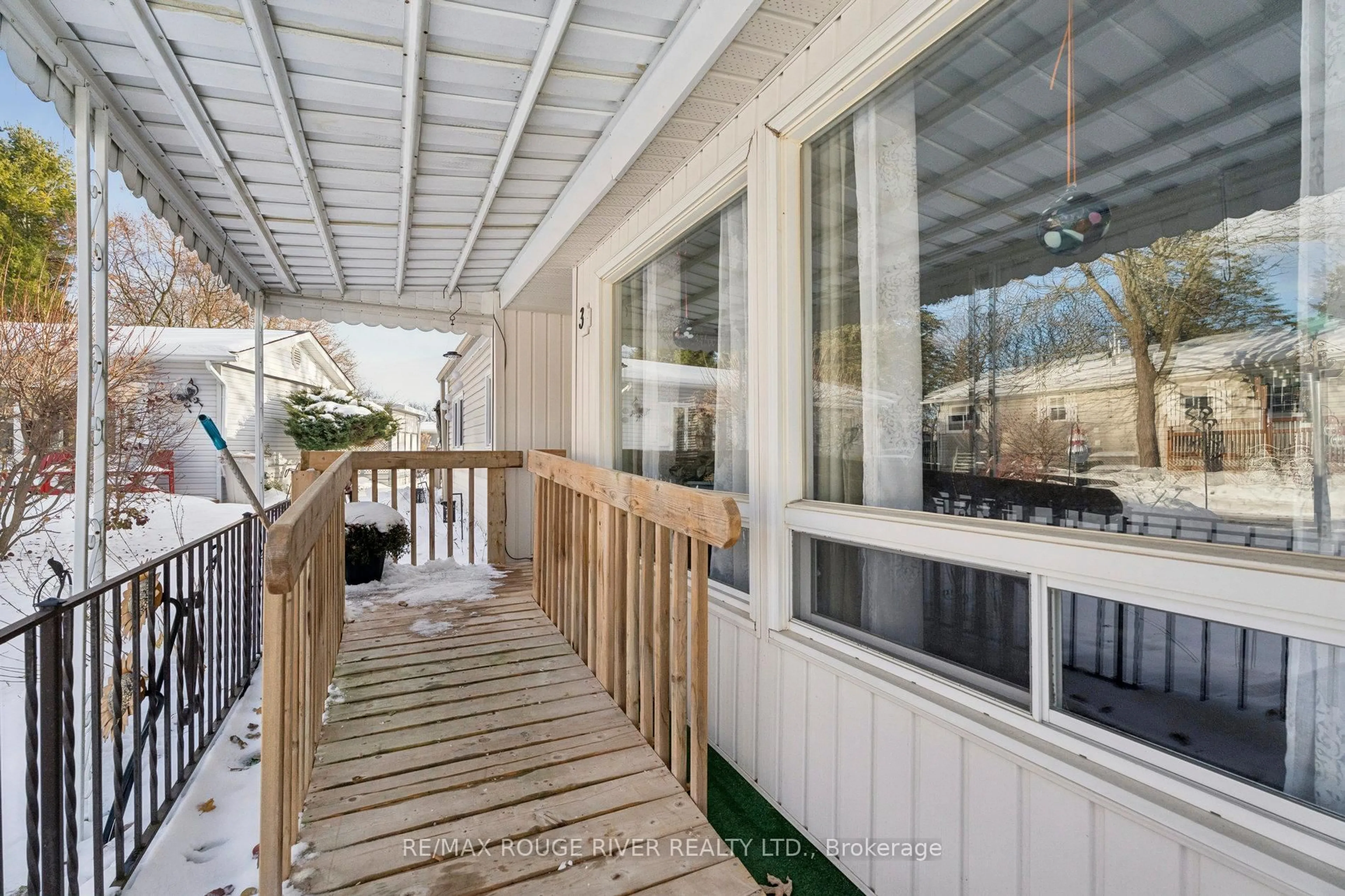 Patio, street for 35 Hawthorne Dr, Innisfil Ontario L9S 1P1