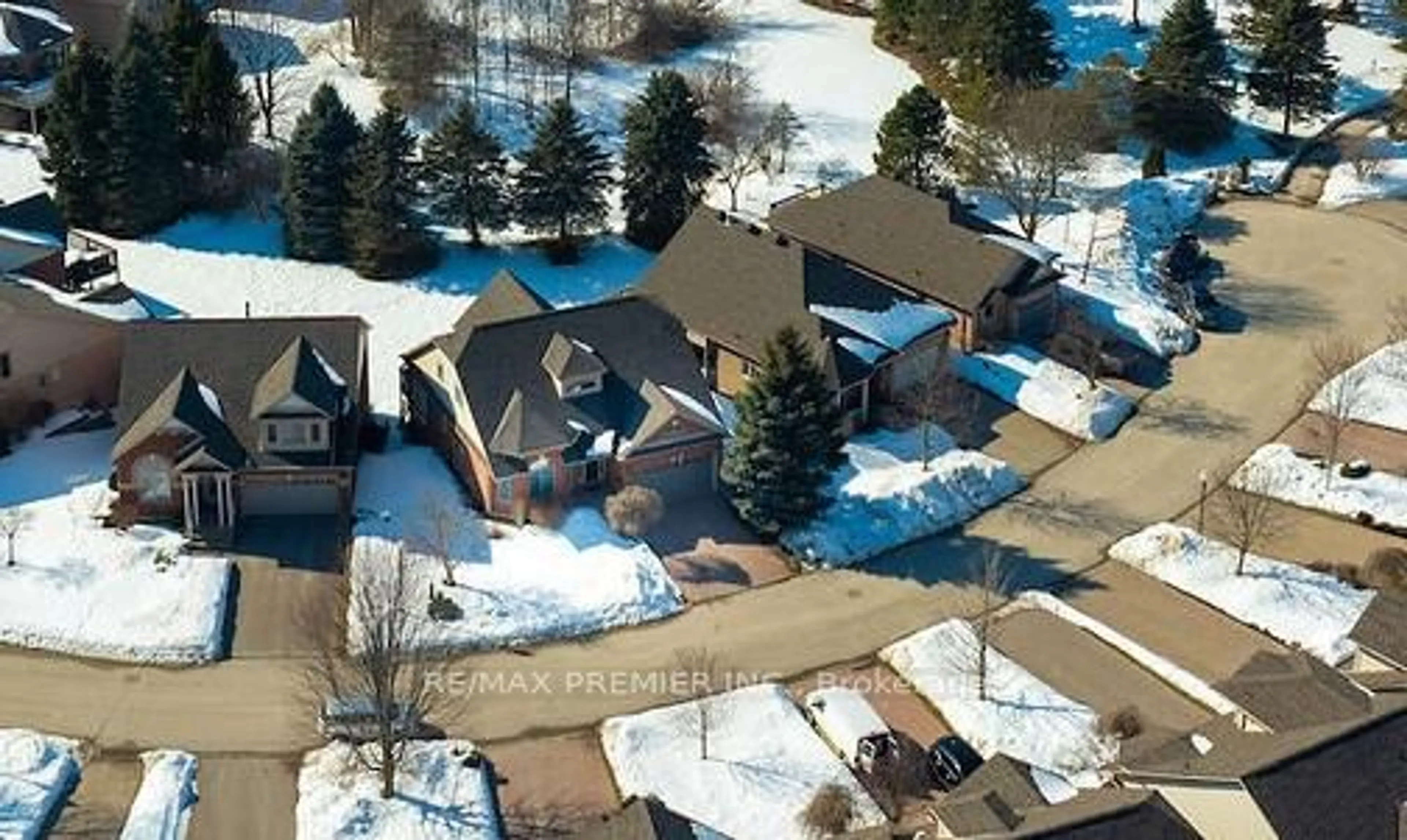 A pic from outside/outdoor area/front of a property/back of a property/a pic from drone, street for 6 Bella Vista Tr, New Tecumseth Ontario L9R 2B2