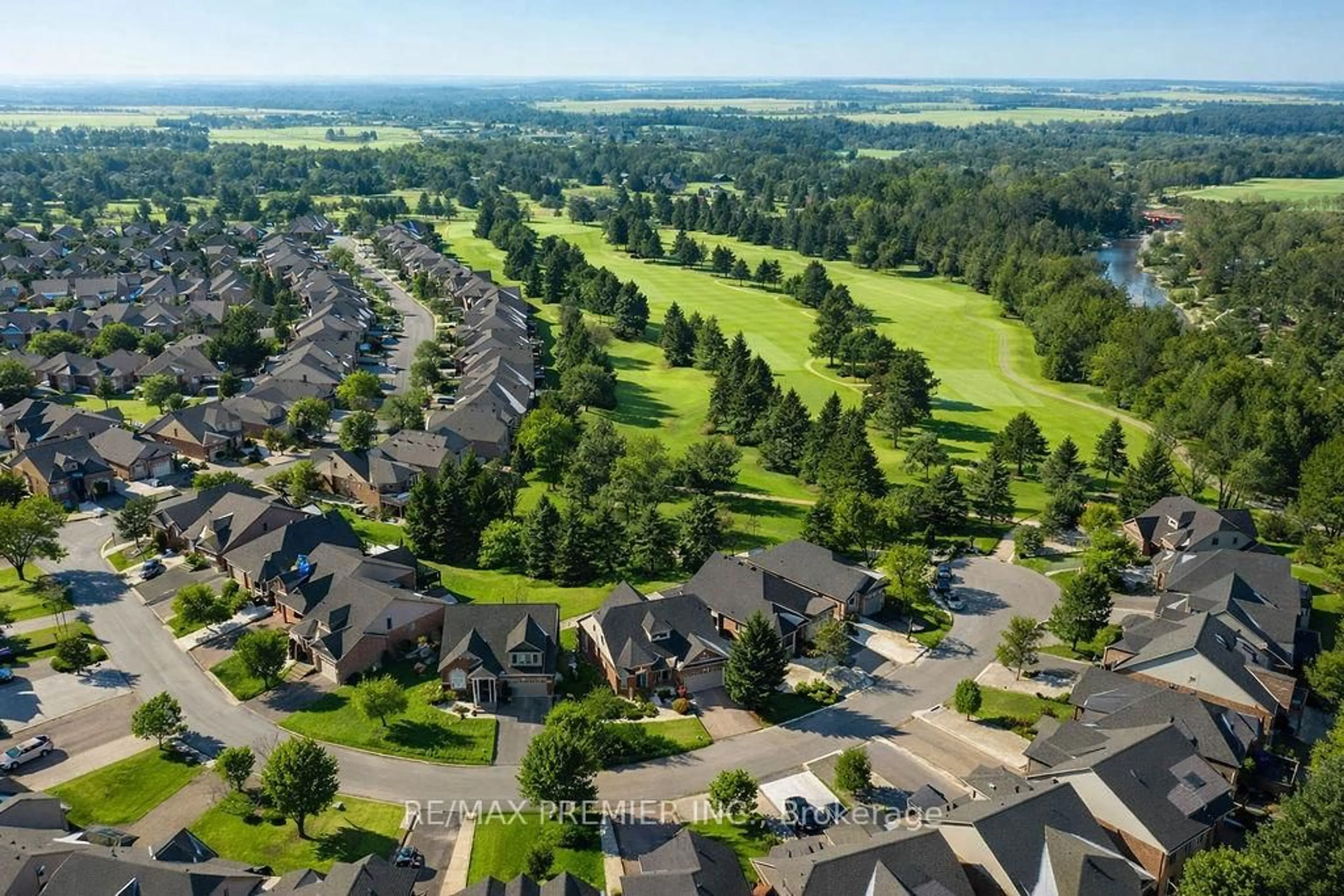 A pic from outside/outdoor area/front of a property/back of a property/a pic from drone, unknown for 6 Bella Vista Tr, New Tecumseth Ontario L9R 2B2