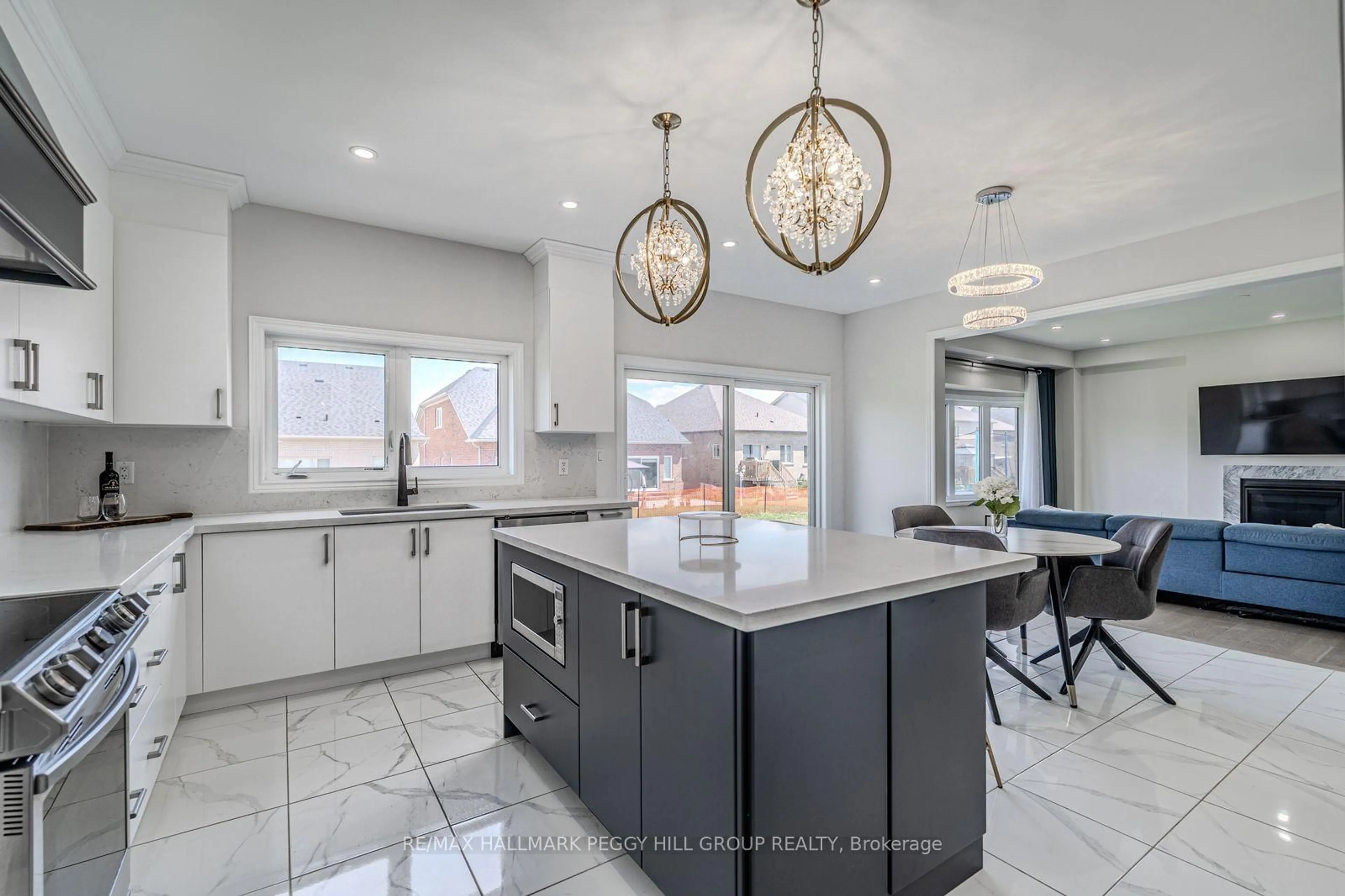 Open concept kitchen, ceramic/tile floor for 1649 Corsal Crt, Innisfil Ontario L9S 0P8