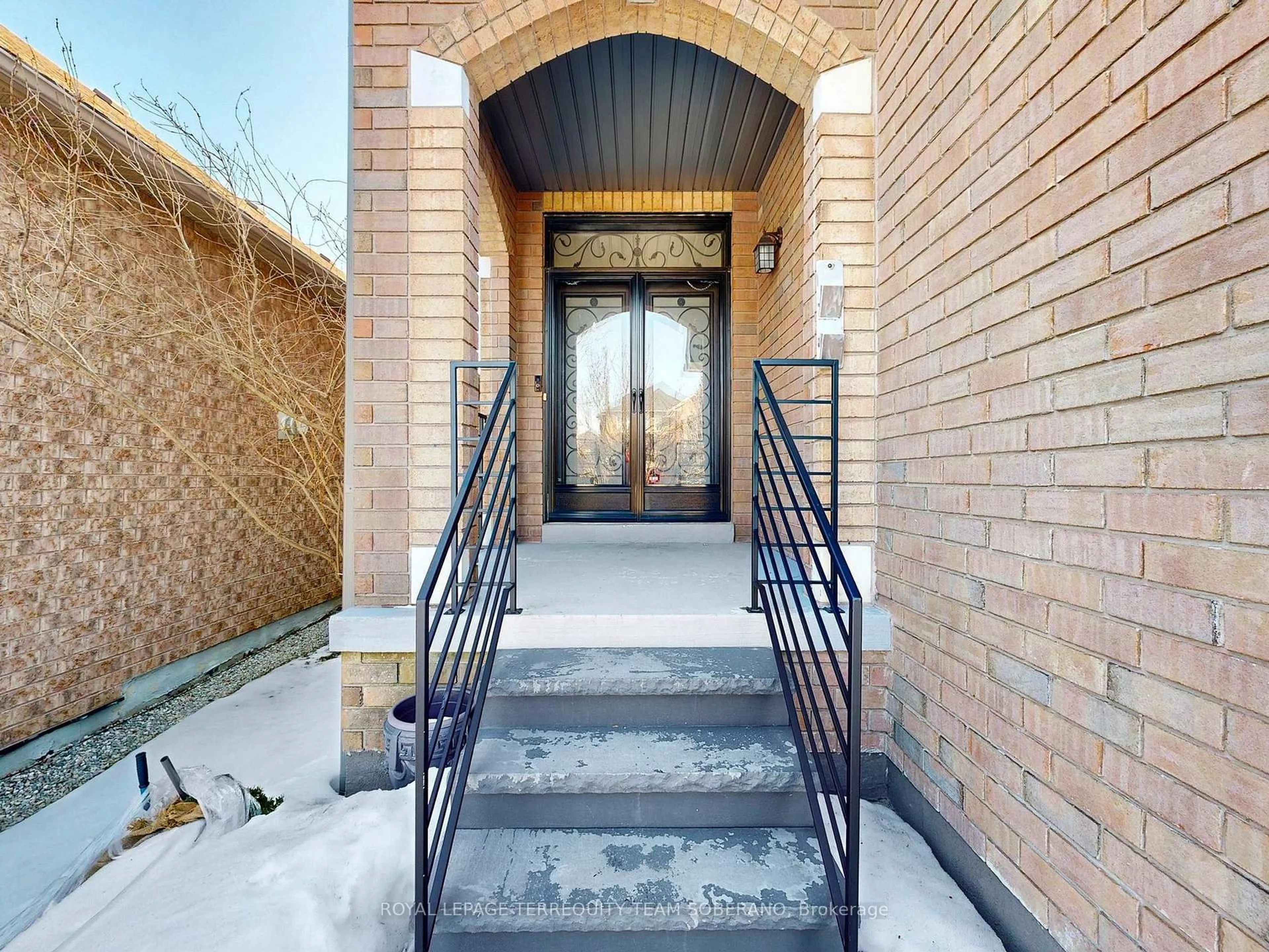 Indoor entryway for 29 Monterey Rd, Vaughan Ontario L4H 1W3