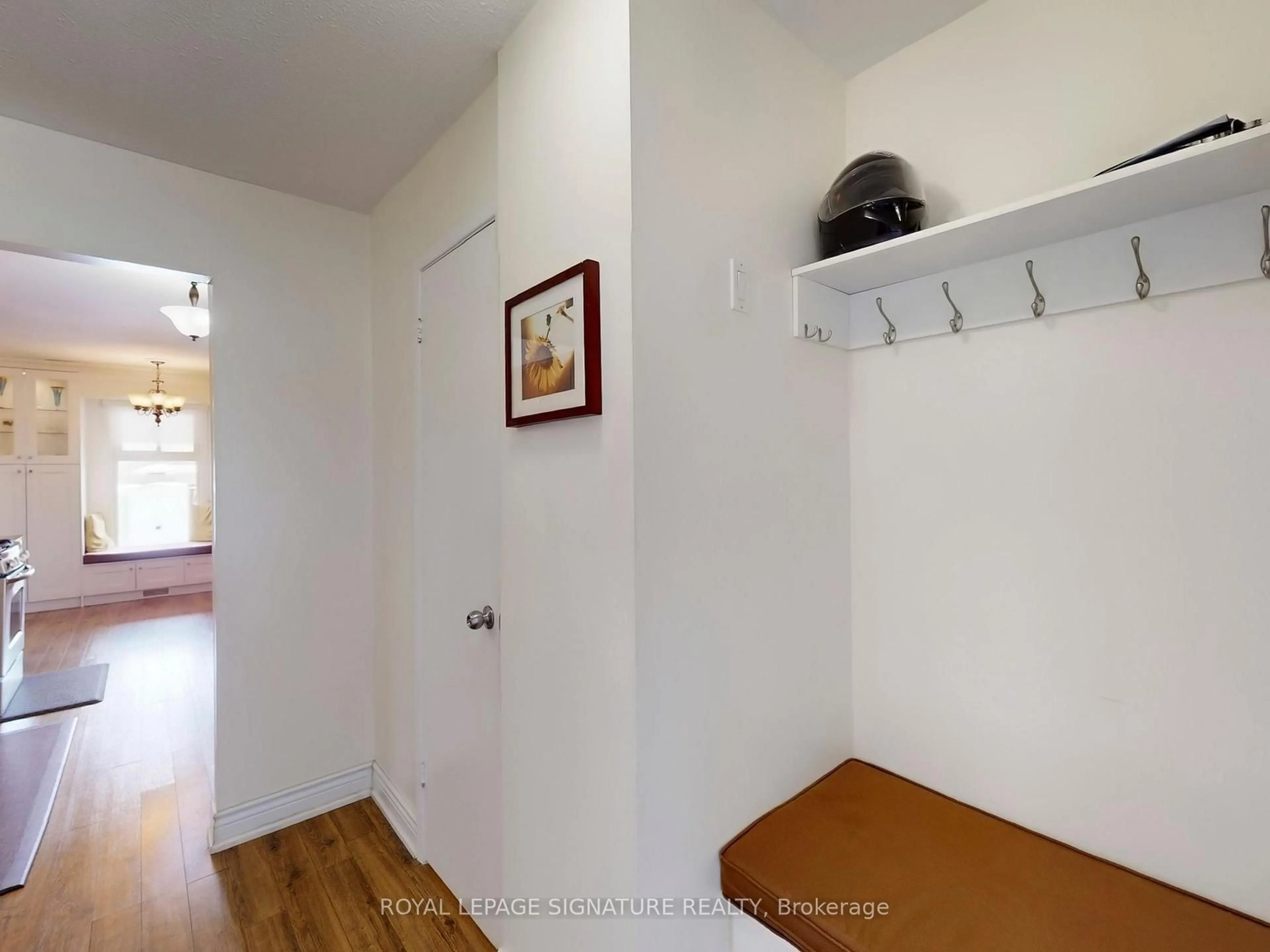 Indoor entryway for 4 Fieldview Cres, Markham Ontario L3R 3H7