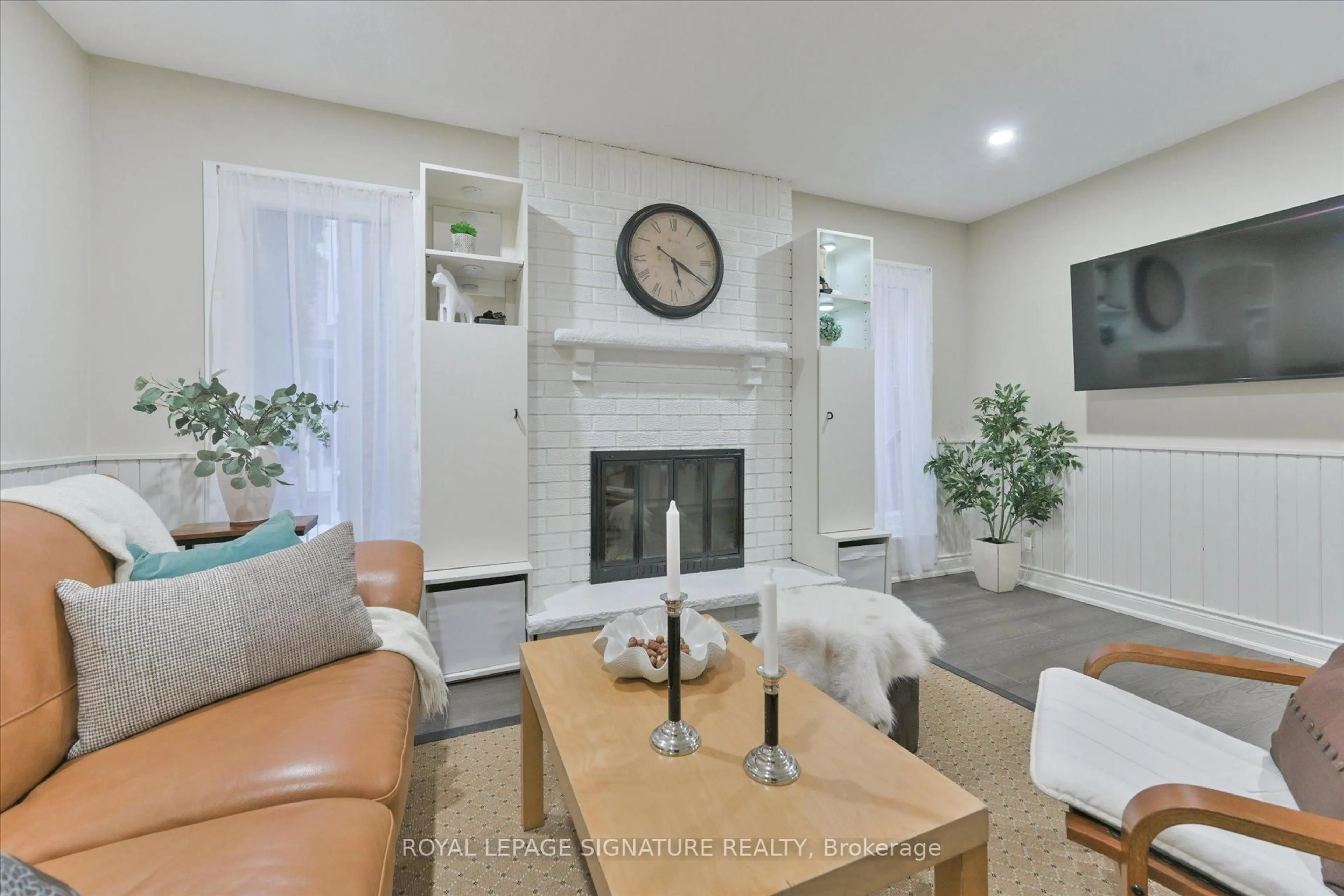 Living room with furniture, ceramic/tile floor for 50 Eleanor Circ, Richmond Hill Ontario L4C 6K7