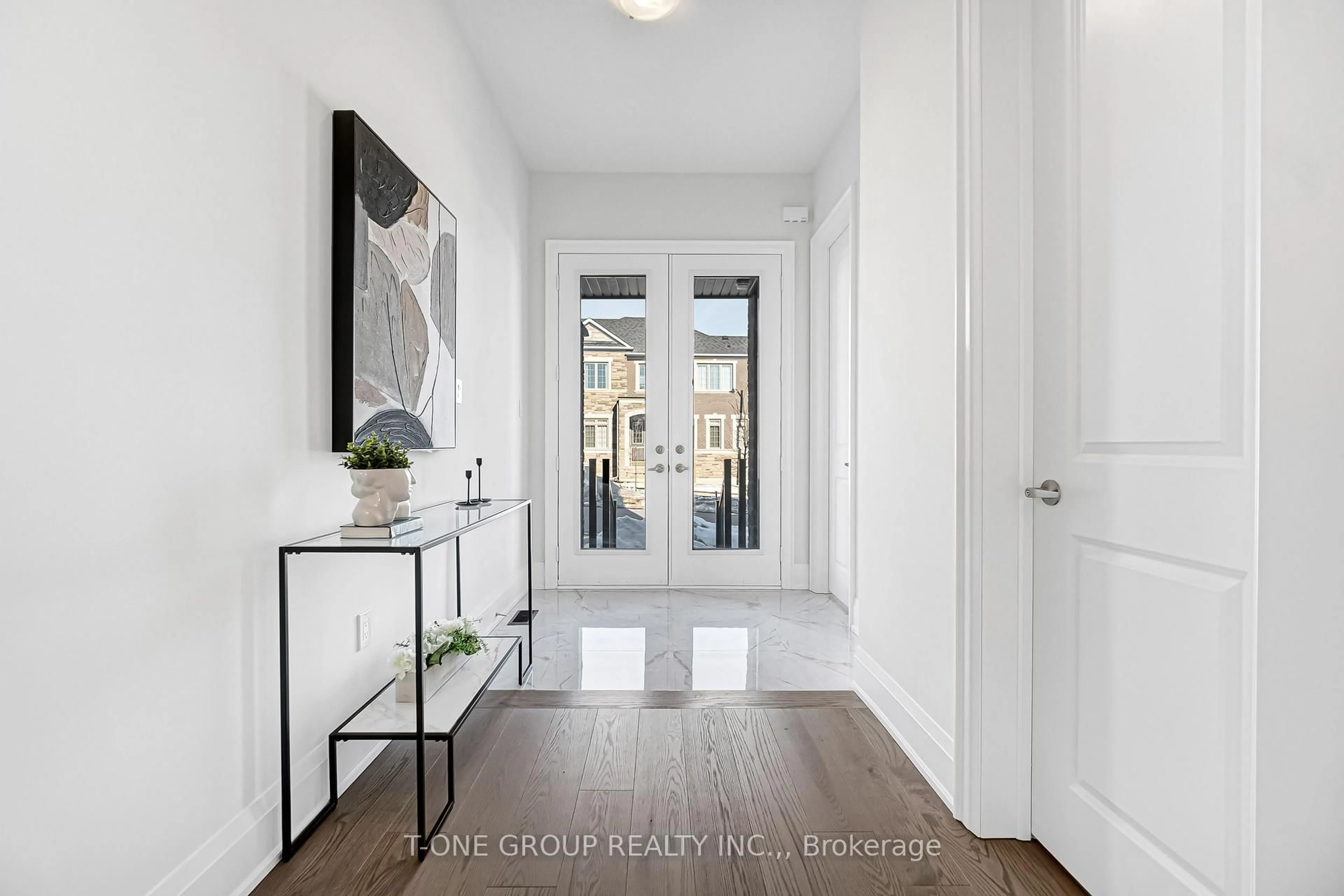 Indoor entryway for 46 Boccella Cres, Richmond Hill Ontario L4B 0J1