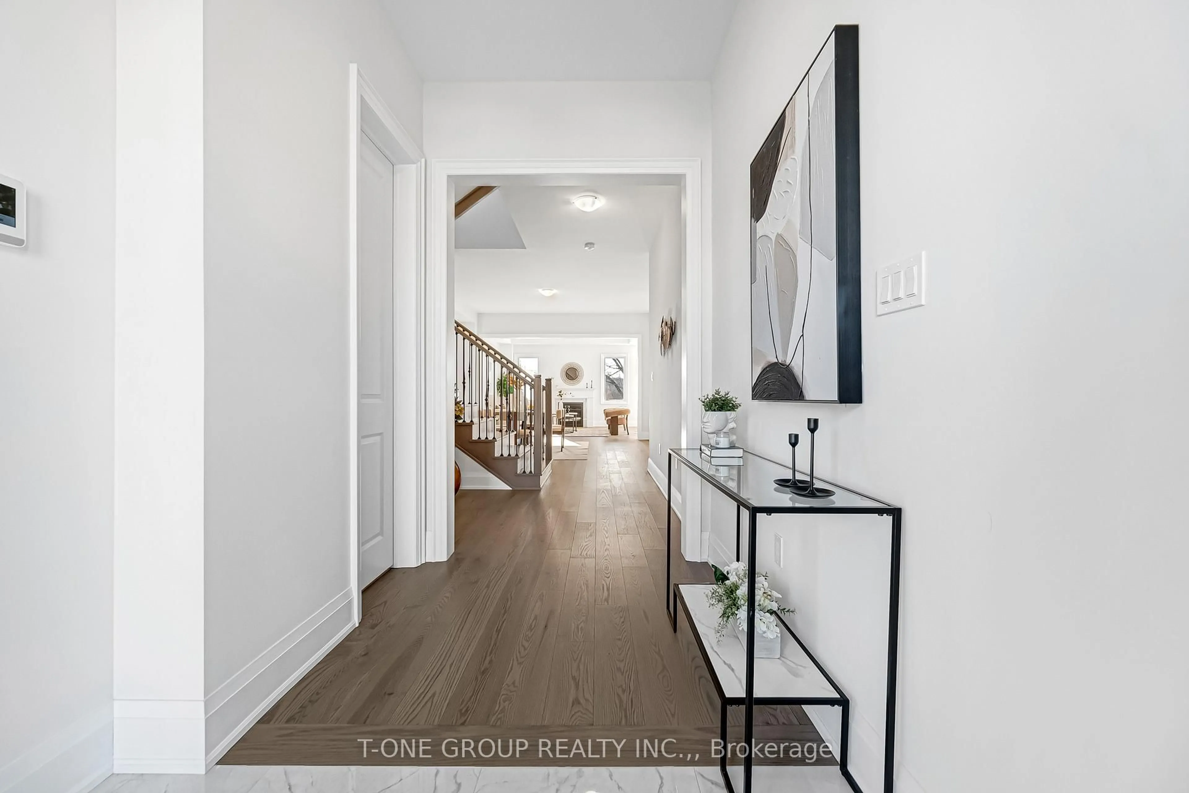 Indoor entryway for 46 Boccella Cres, Richmond Hill Ontario L4B 0J1