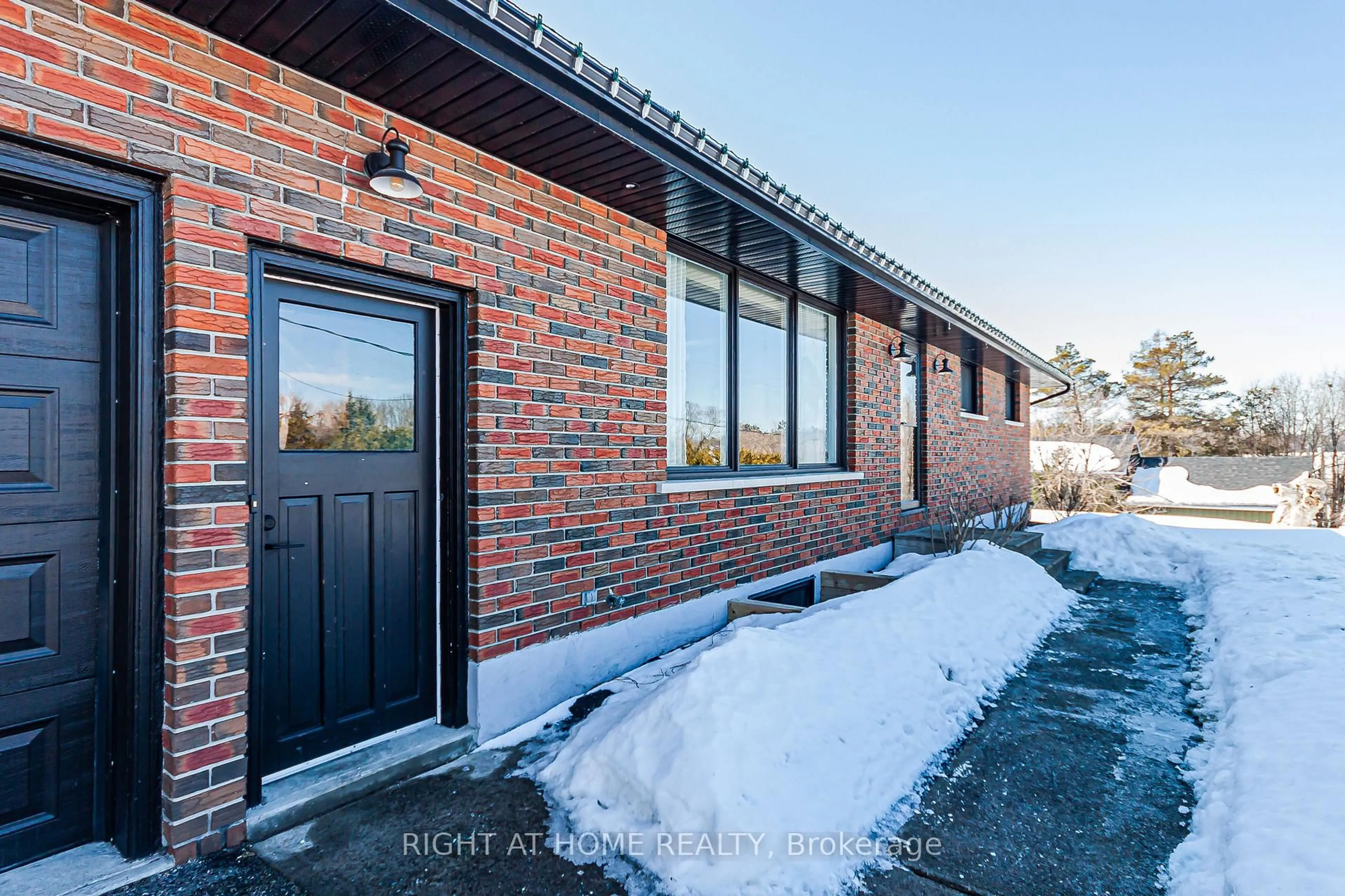 Home with brick exterior material, unknown for 709 Regional Rd 13 Rd, Uxbridge Ontario L0C 1C0