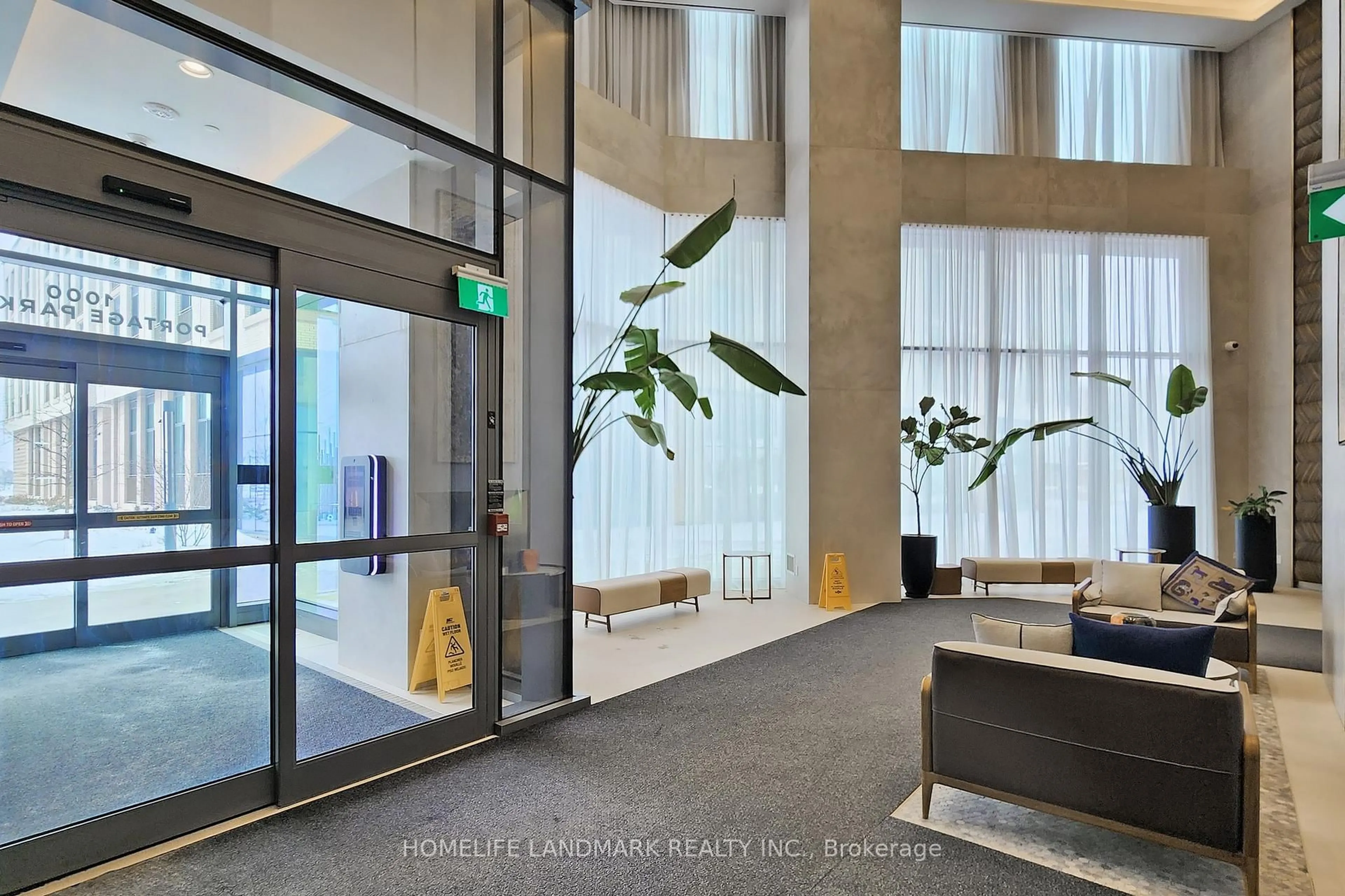 Indoor foyer for 1000 Portgage Pkwy #3207, Vaughan Ontario L4K 0L1