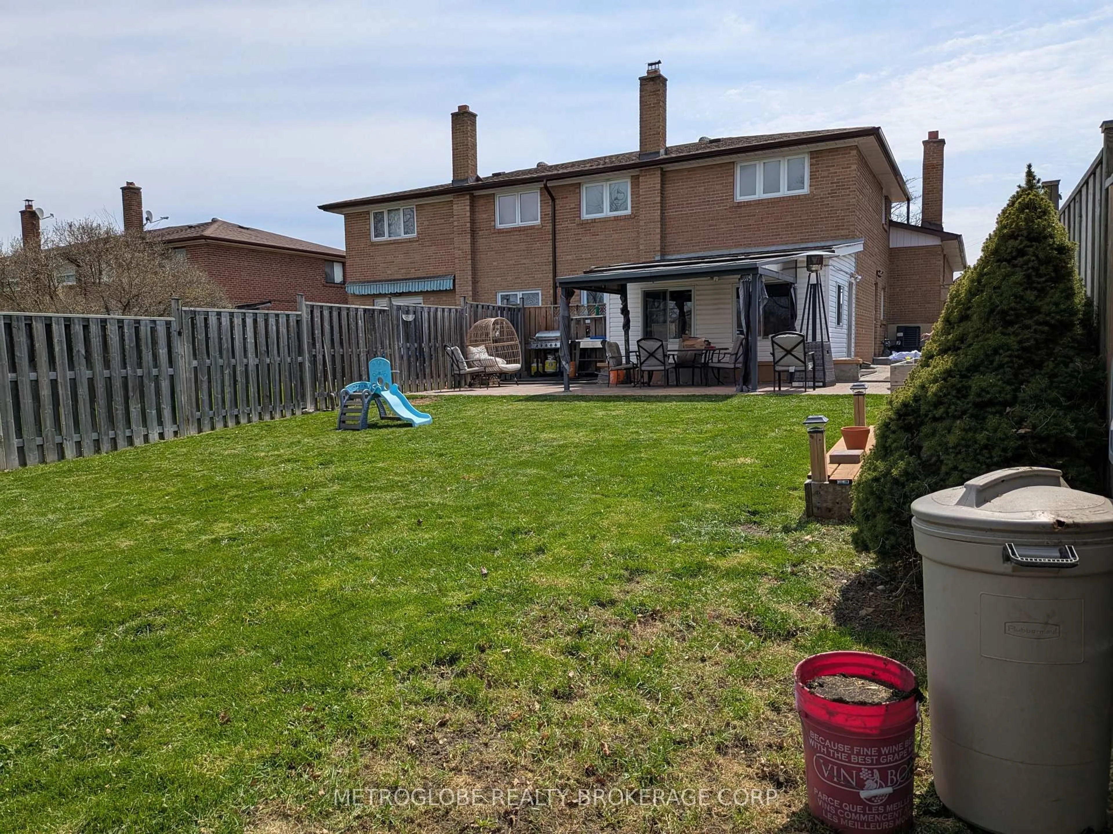 A pic from outside/outdoor area/front of a property/back of a property/a pic from drone, street for 174 Andrew Park, Vaughan Ontario L4L 1G3