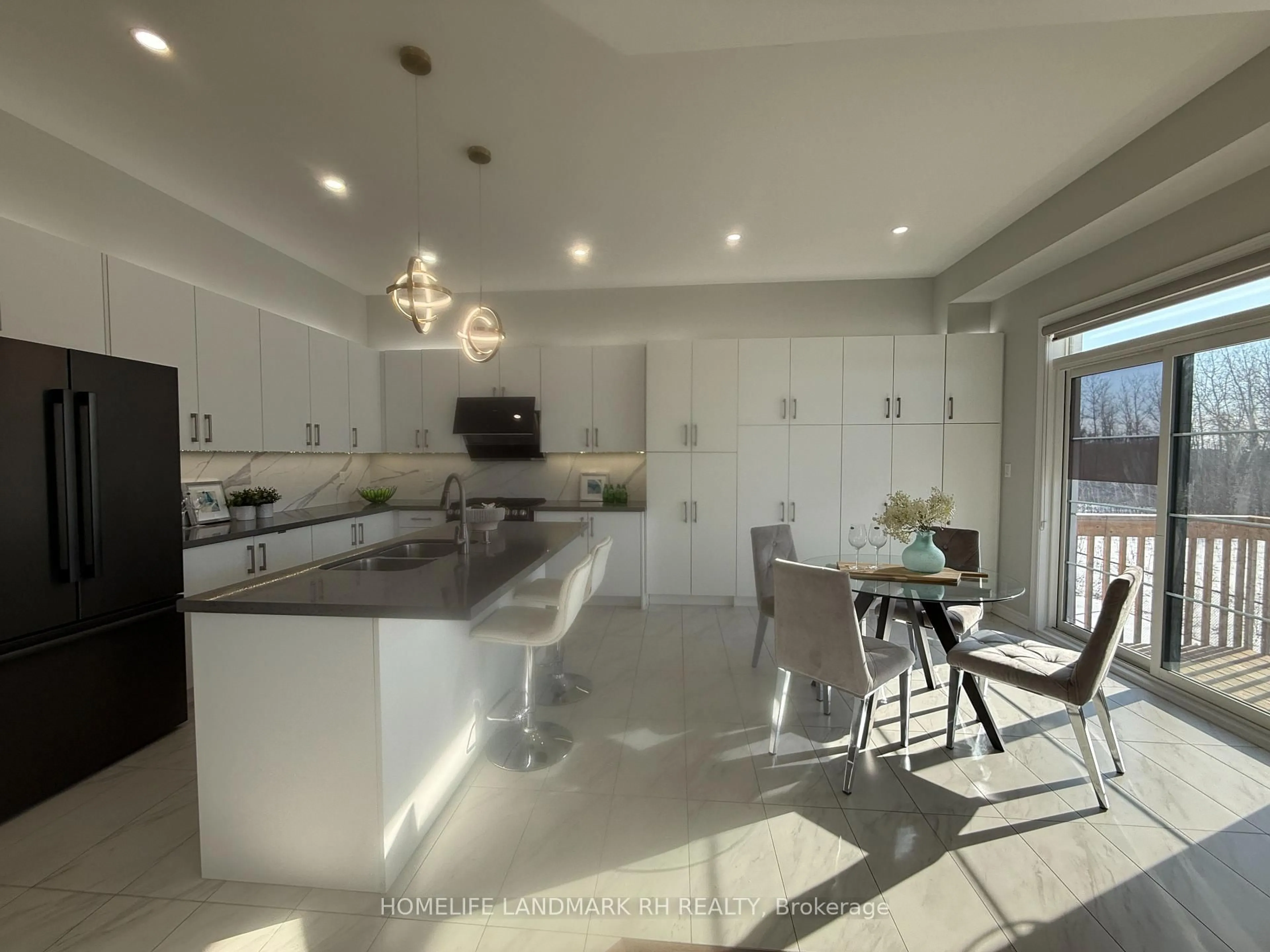 Open concept kitchen, ceramic/tile floor for 66 Hilts Dr, Richmond Hill Ontario L4S 0H8