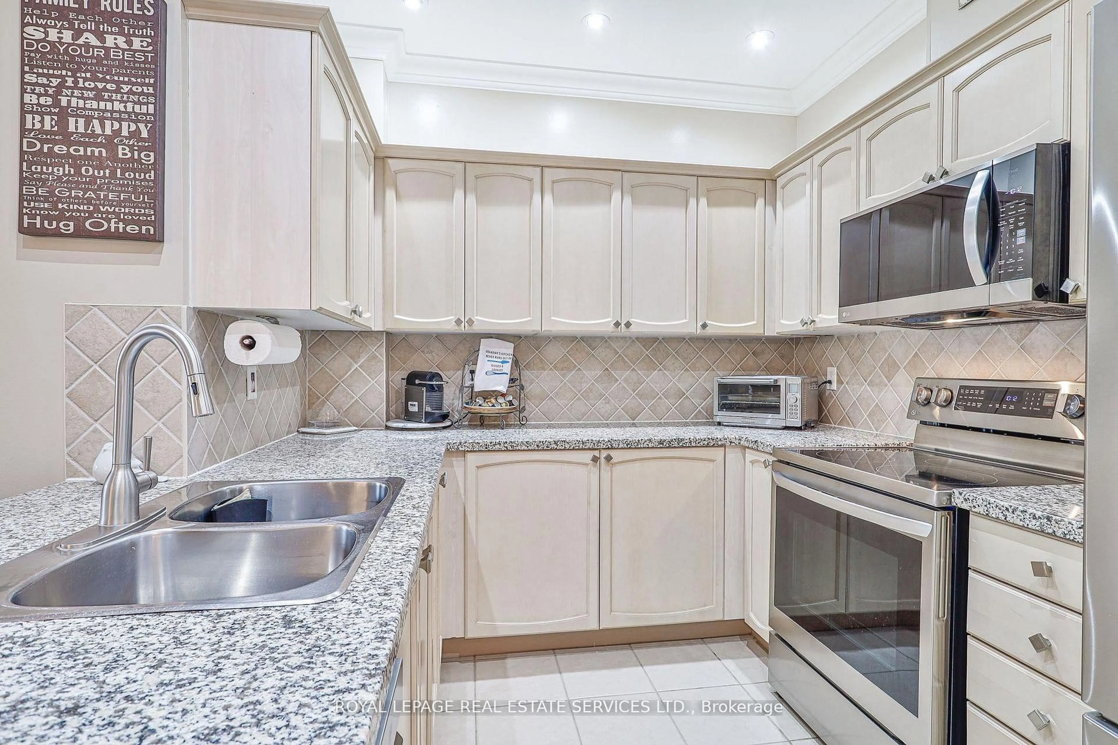 Standard kitchen, ceramic/tile floor for 33 Wallace St #303, Vaughan Ontario L4L 2P2