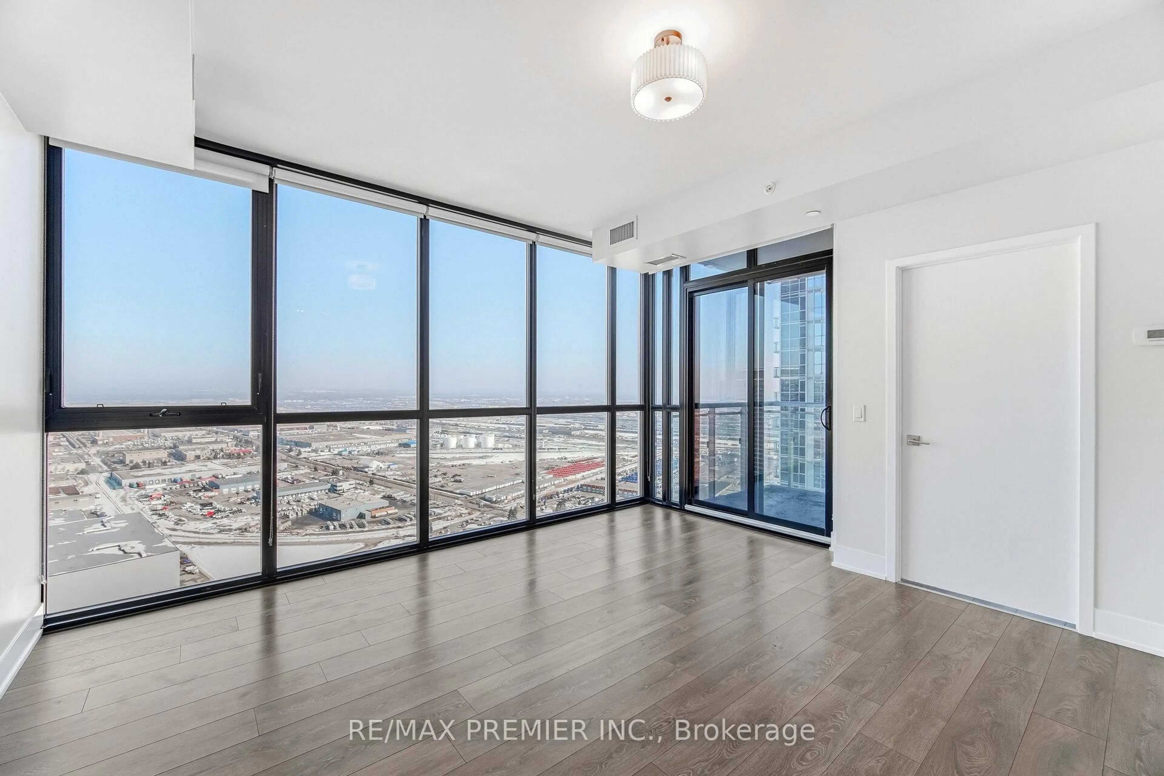 A pic of a room for 2916 Highway 7 #3408, Vaughan Ontario L4K 0K6