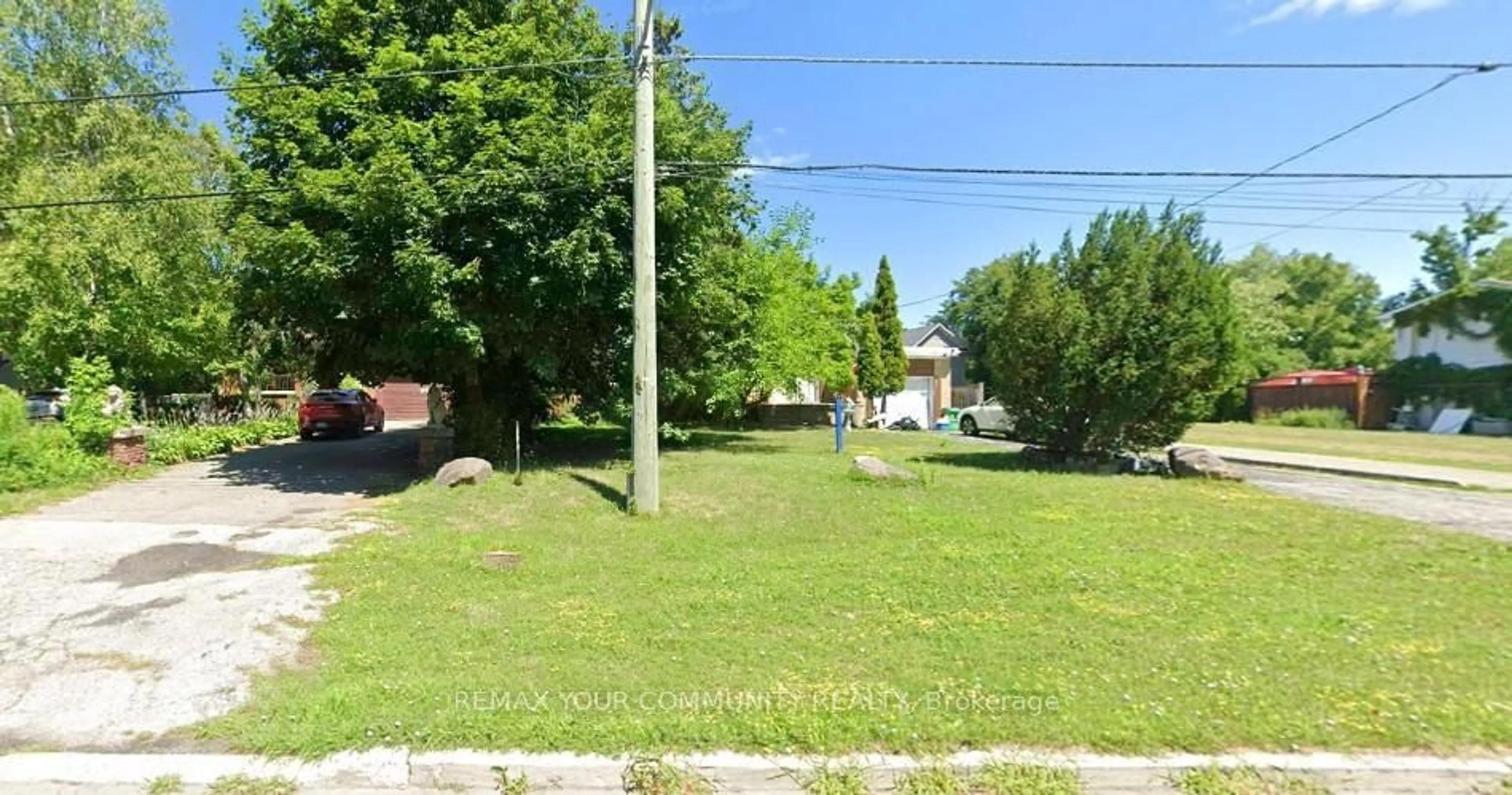 A pic from outside/outdoor area/front of a property/back of a property/a pic from drone, street for 174/176 Weldrick Rd, Richmond Hill Ontario L4C 3V1