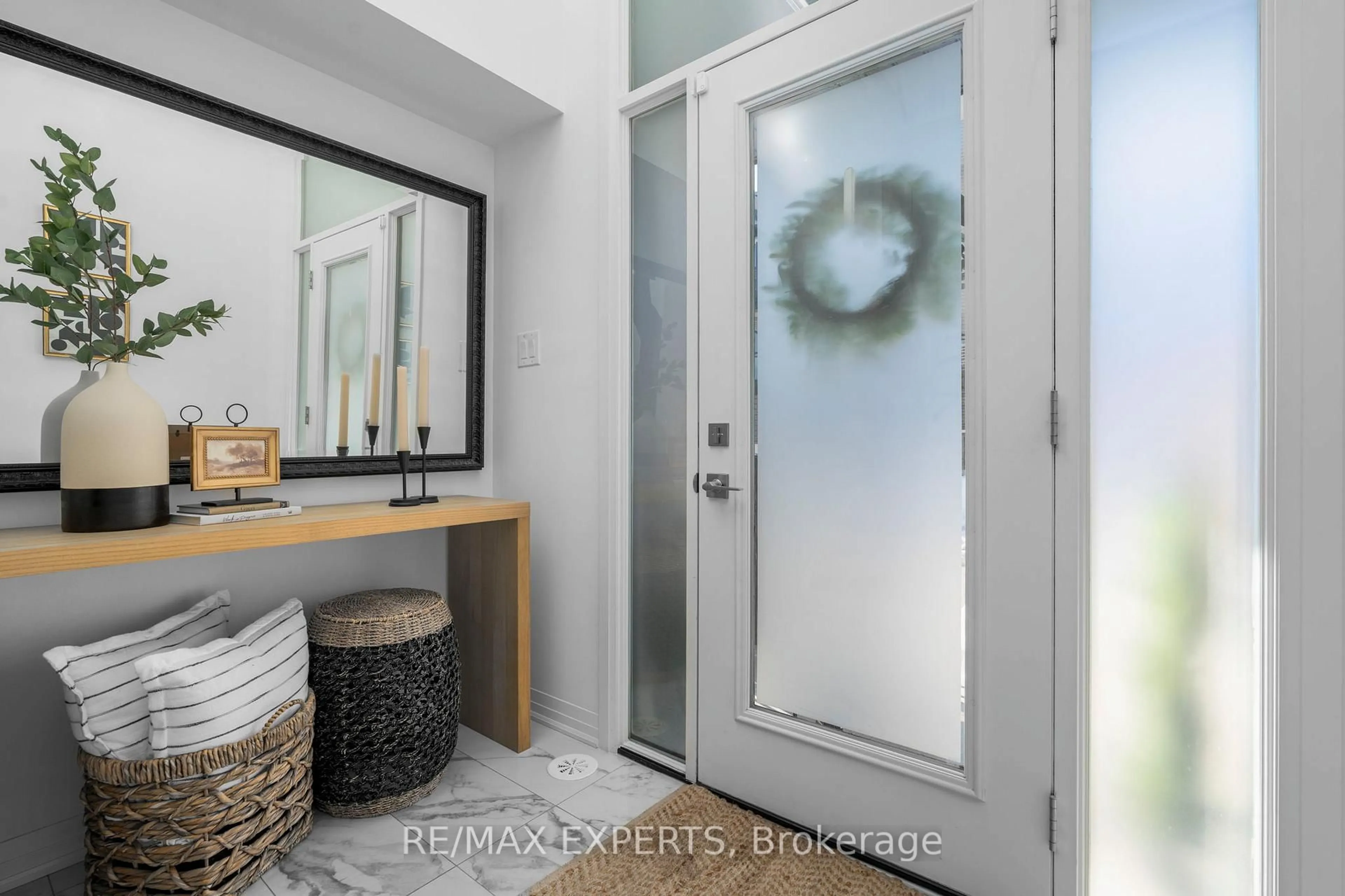 Indoor entryway for 6 Hughes Lane, New Tecumseth Ontario L0G 1W0