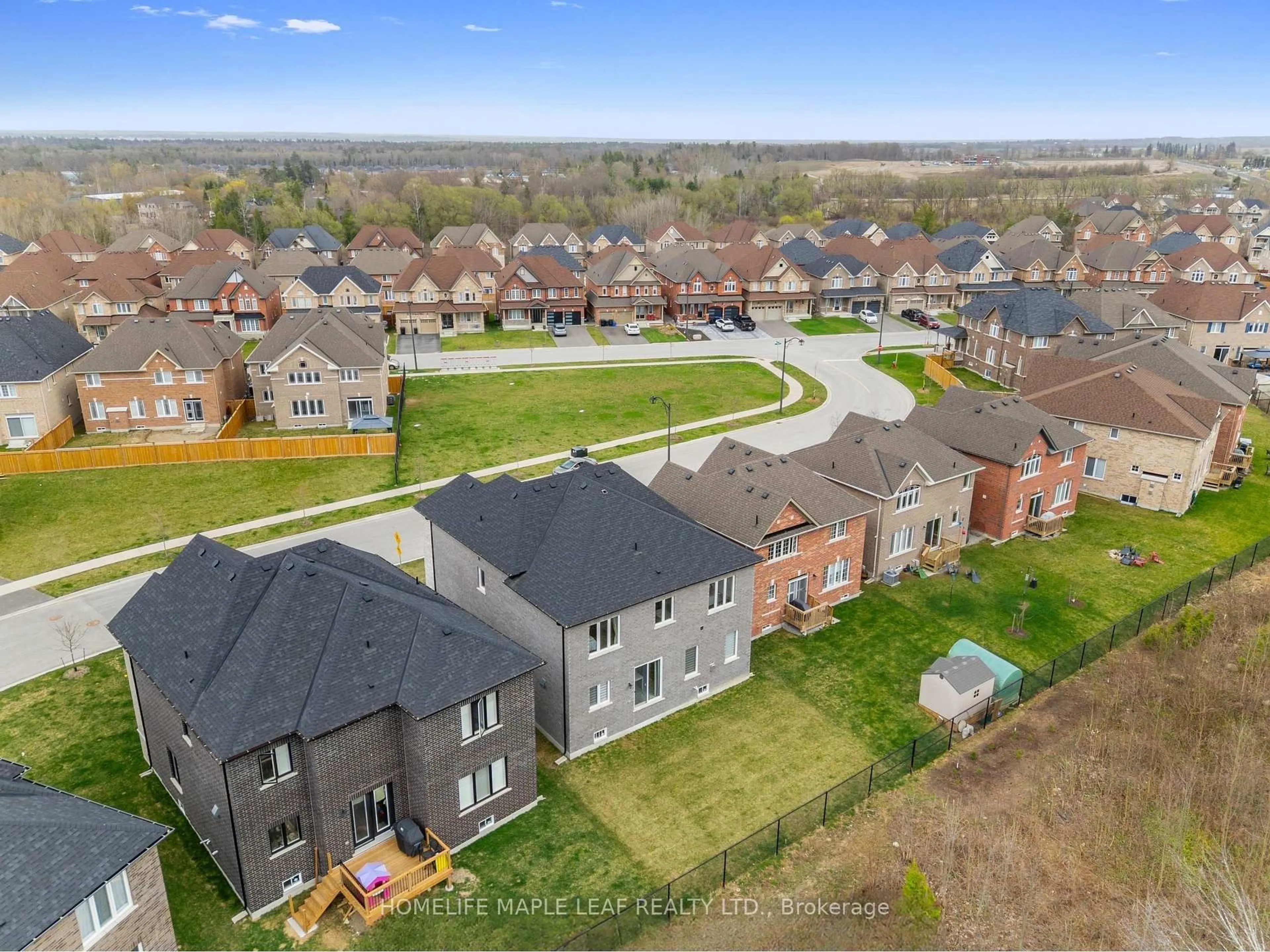 A pic from outside/outdoor area/front of a property/back of a property/a pic from drone, unknown for 1028 Hardy Way, Innisfil Ontario L0L 1W0