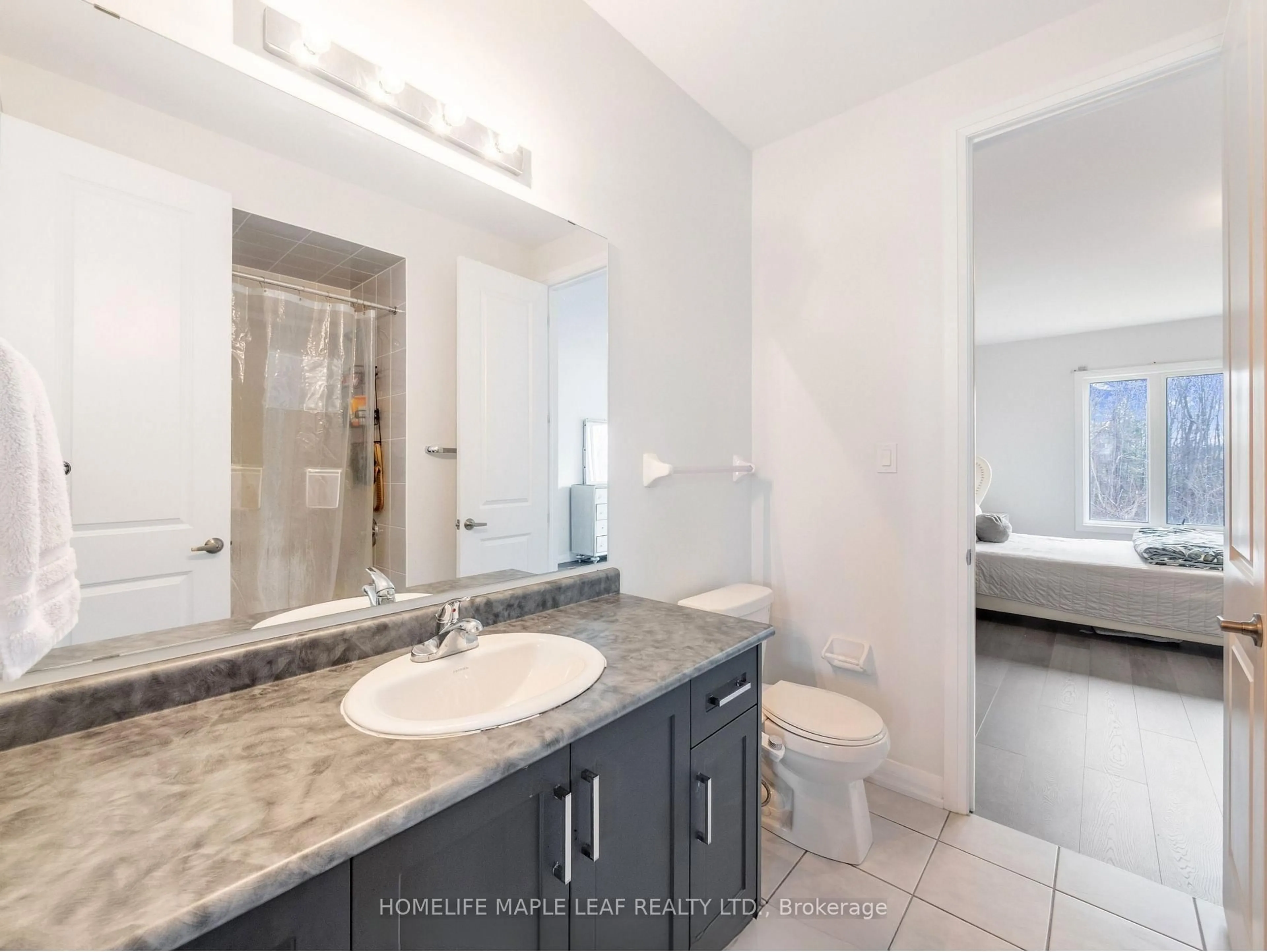 Standard bathroom, ceramic/tile floor for 1028 Hardy Way, Innisfil Ontario L0L 1W0