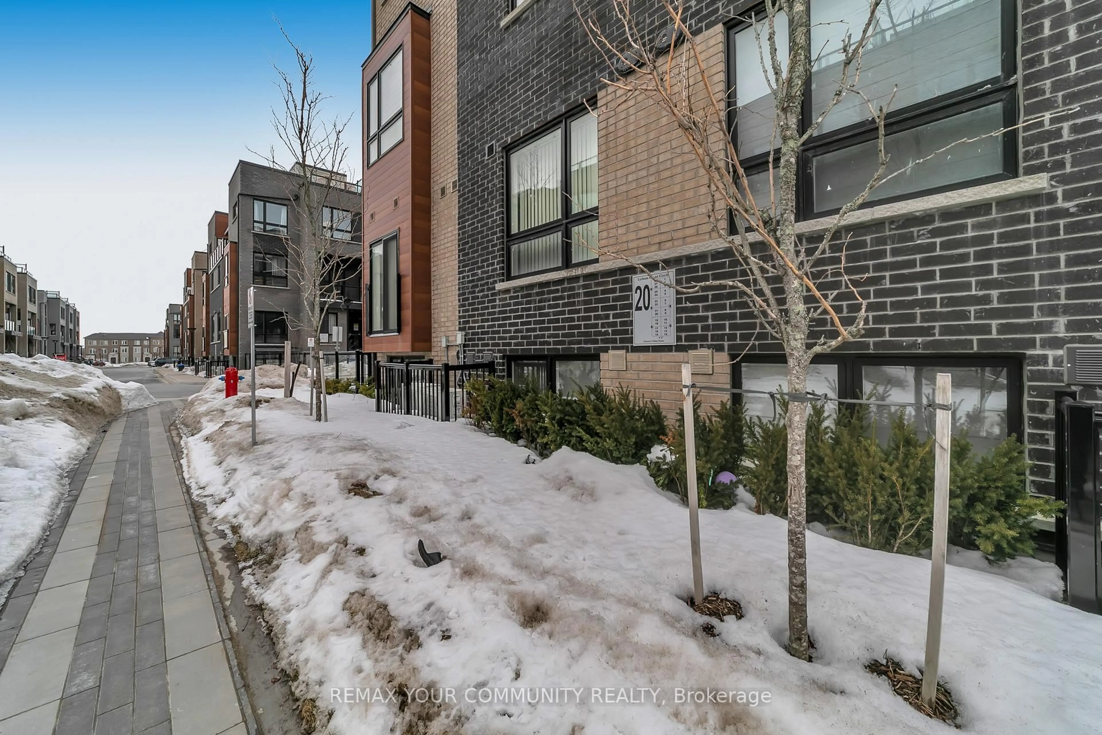 Unknown for 2-20 Lytham Green Circ #191, Newmarket Ontario L3Y 0H3