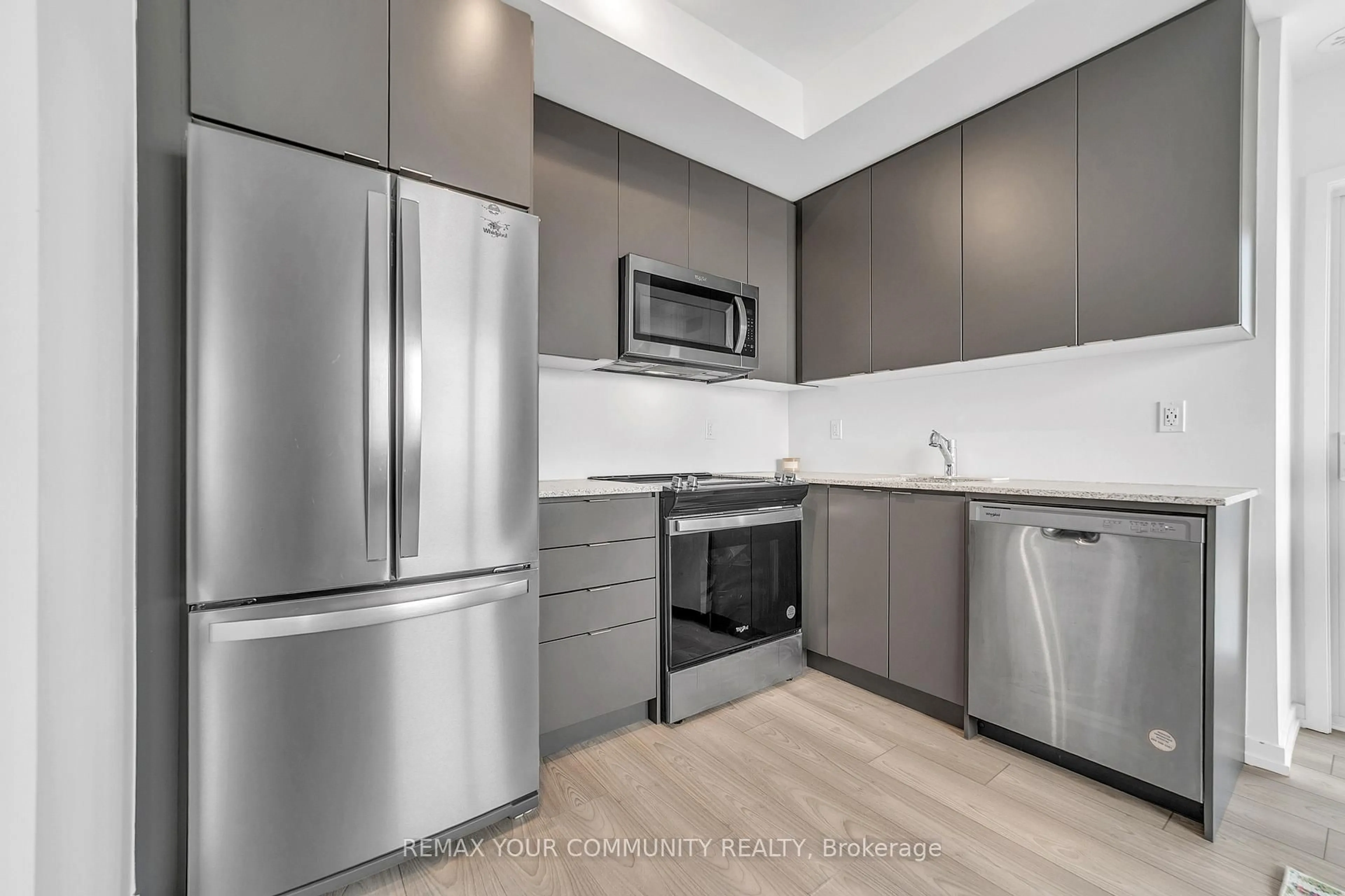 Standard kitchen, unknown for 2-20 Lytham Green Circ #191, Newmarket Ontario L3Y 0H3