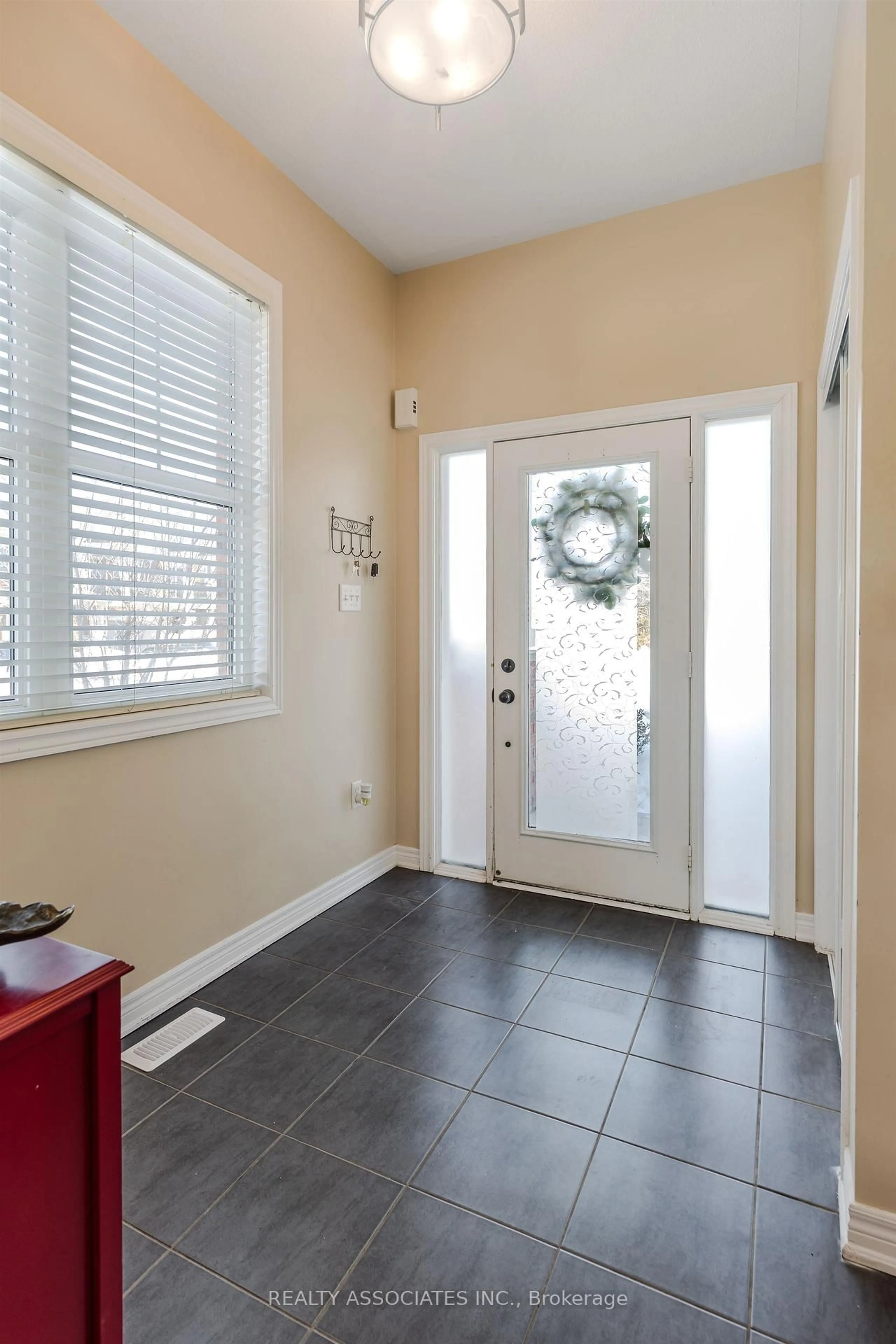 Indoor entryway for 19 Bearings Ave, Whitchurch-Stouffville Ontario L4A 0W6